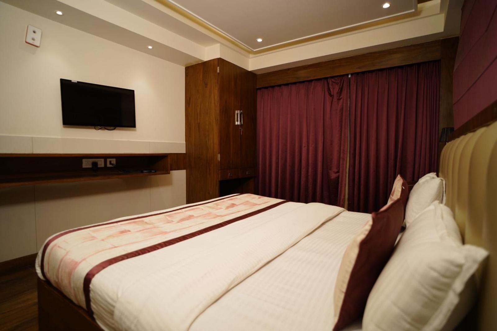 Mahaveer By Royal Collection 4*