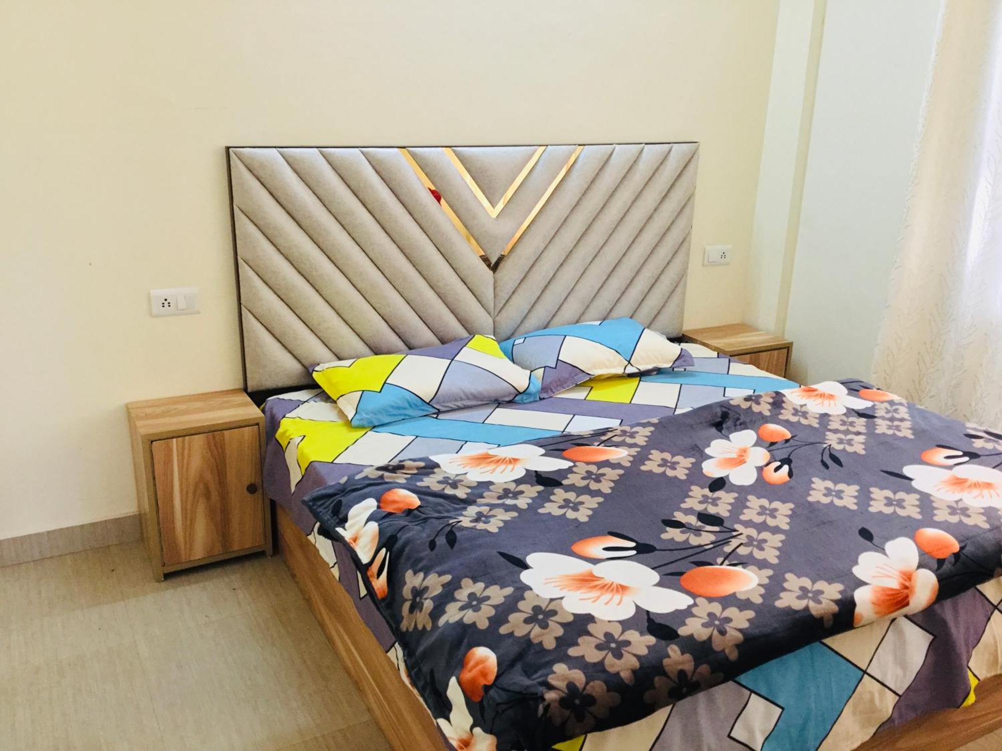 Vibes Free Pick & Drop From Isbt Bed & Breakfast
