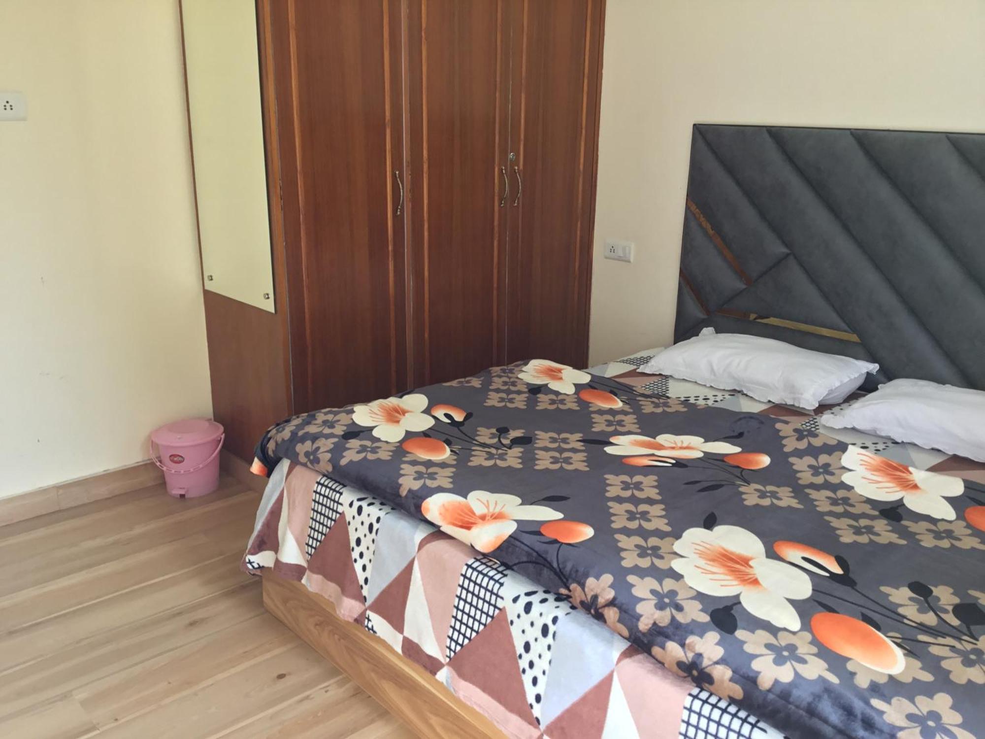 Vibes Free Pick & Drop From Isbt Bed & Breakfast Shimla