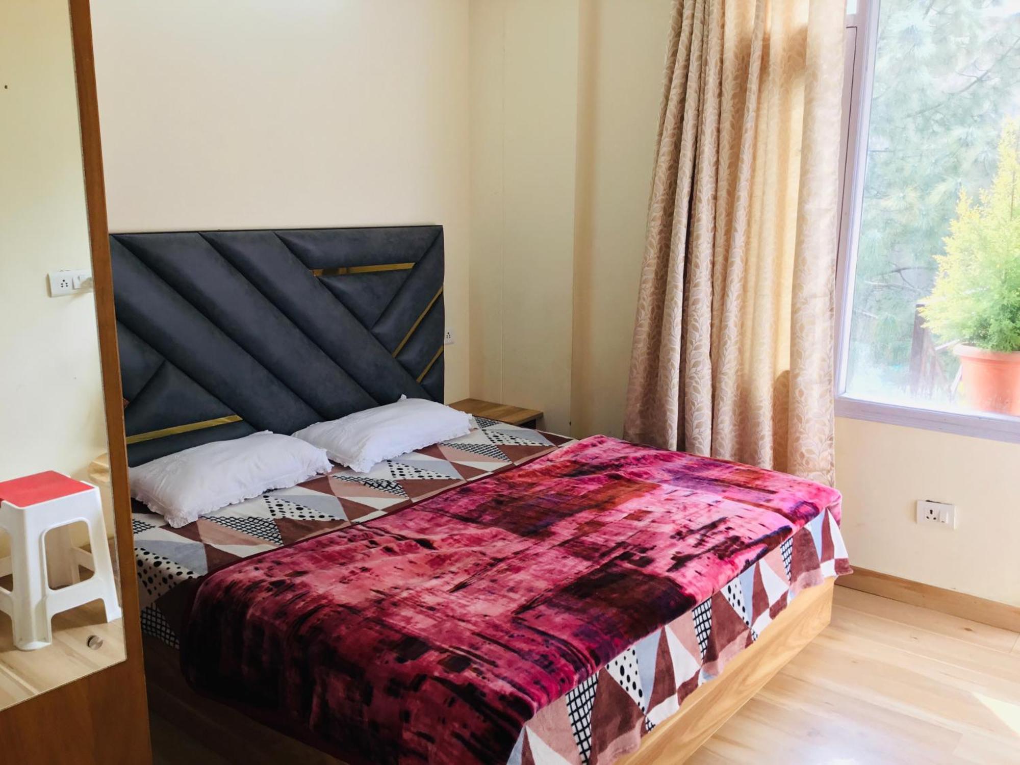 Vibes Free Pick & Drop From Isbt Bed & Breakfast *
