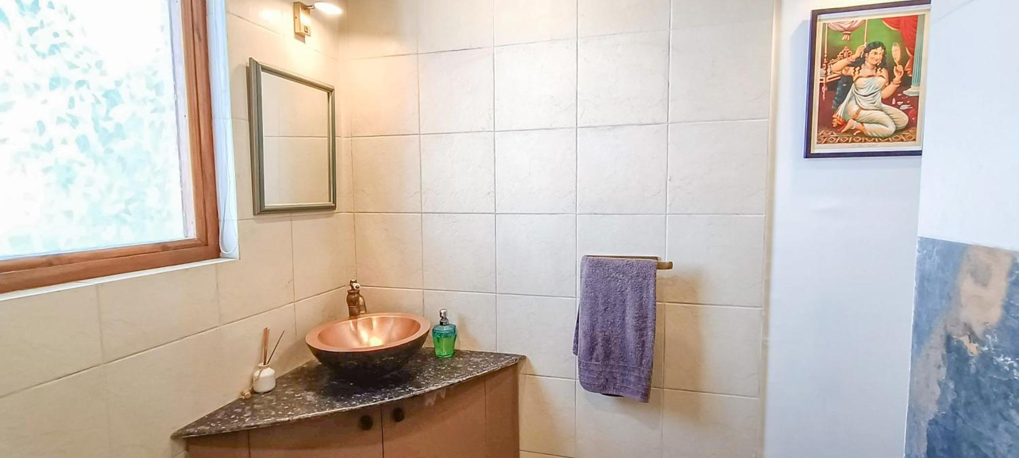 Homestay Saroga Woods