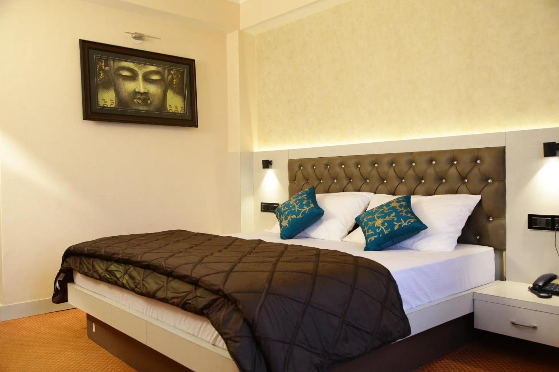 Aangan Regency Hotel 4*