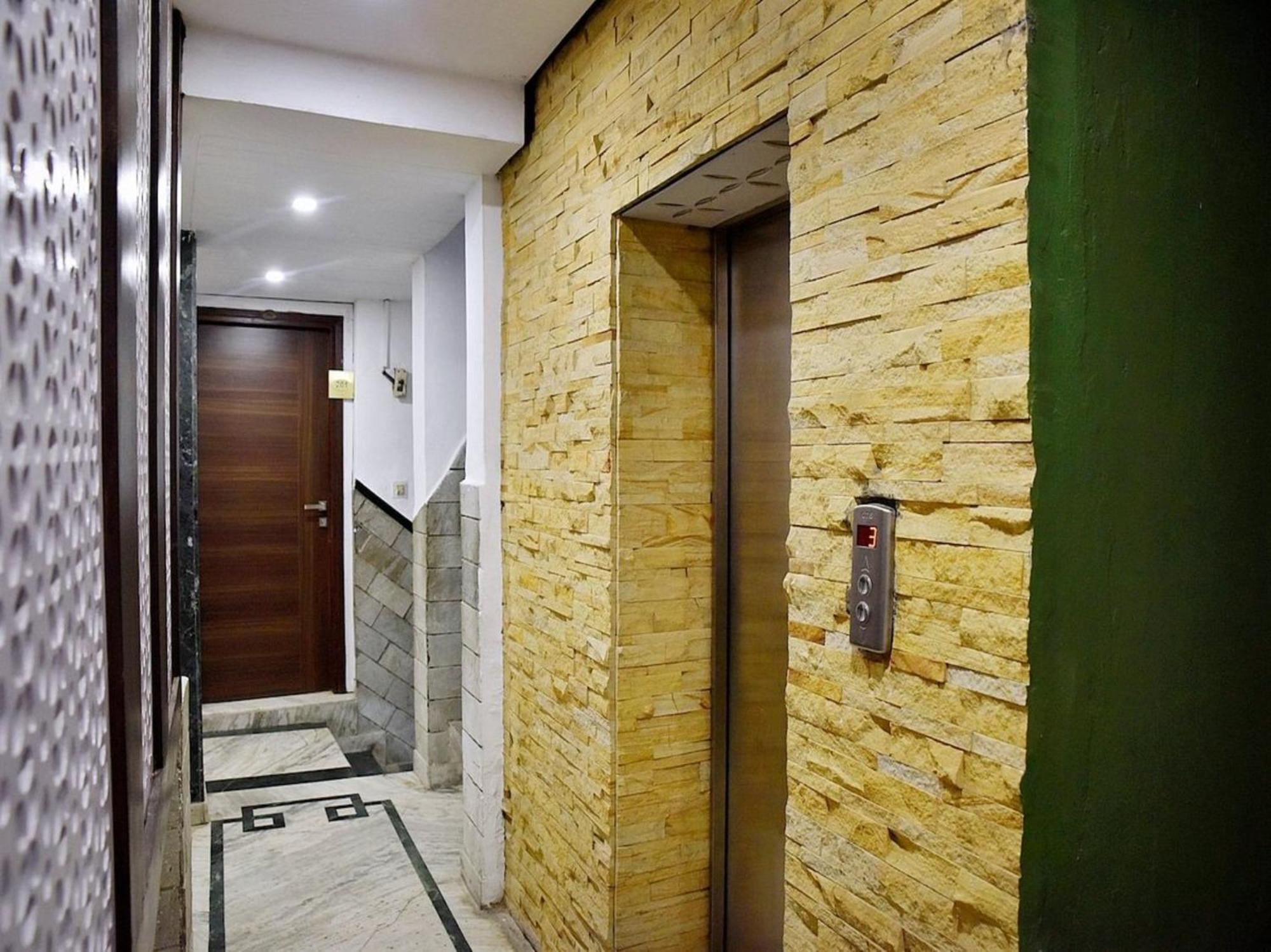 Hotel Ganga Near Mall Road 2*