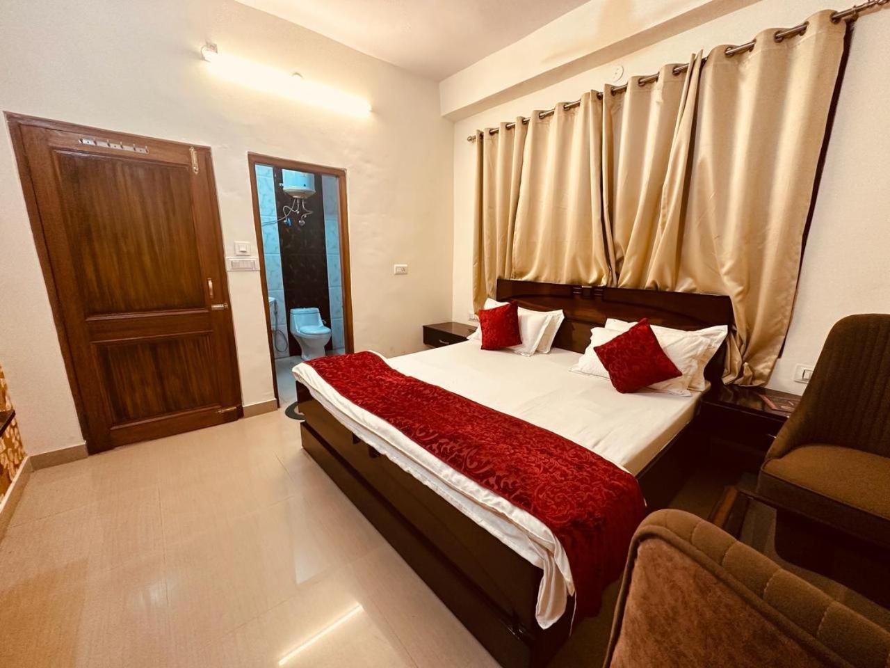 The Aston Hills - A Luxury , 3* Shimla