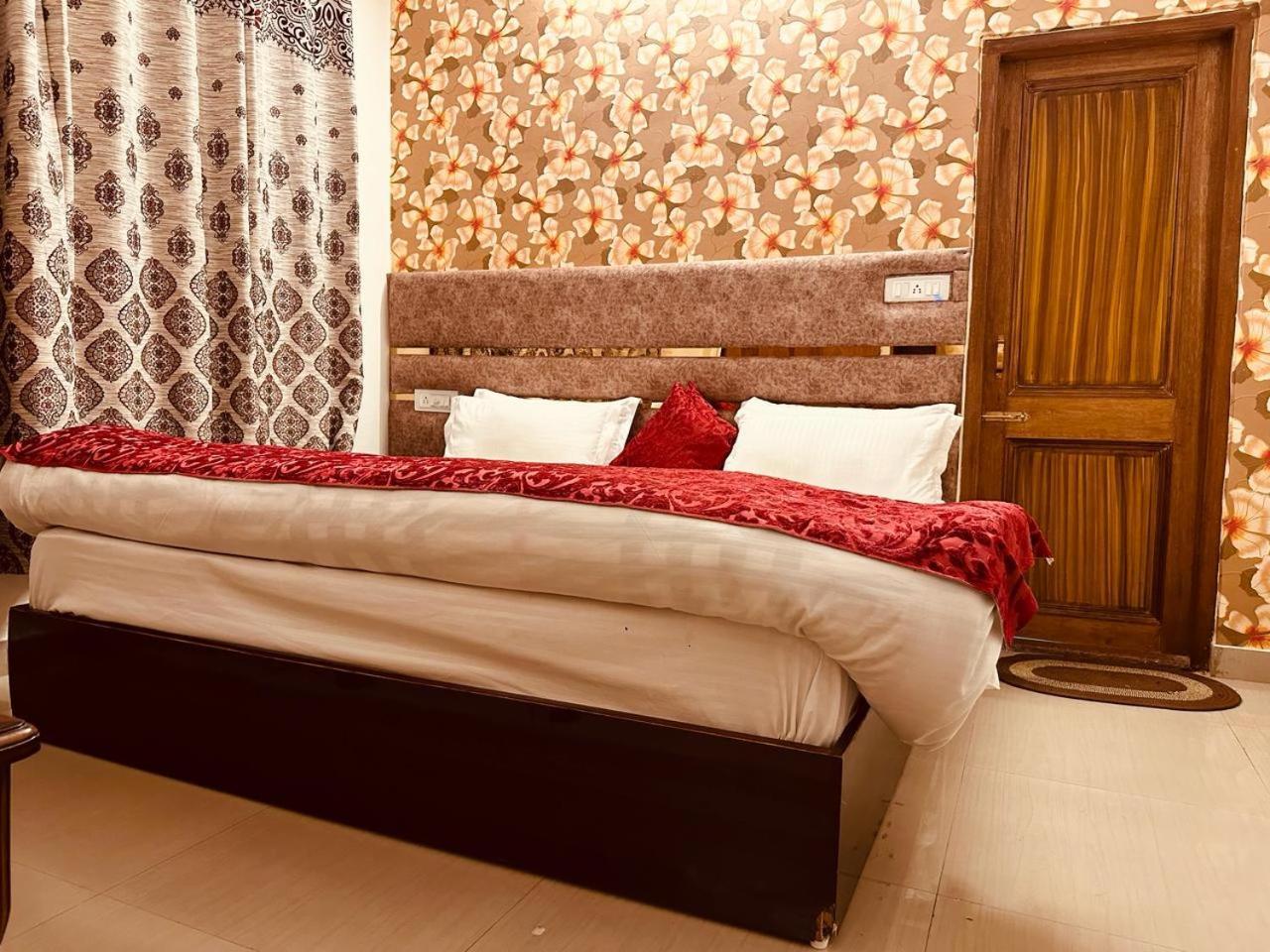 Bed & Breakfast The Aston Hills - A Luxury , 3*