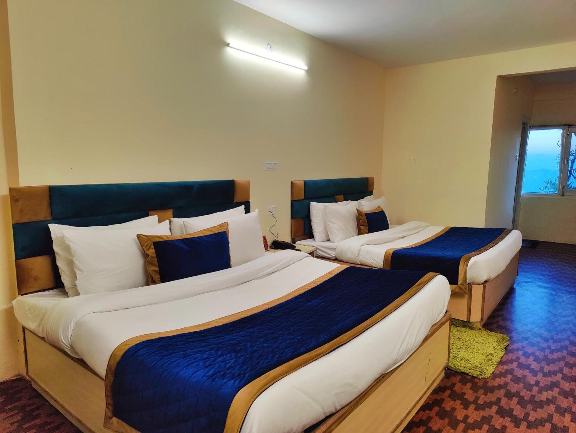 Hotel The Ashoka 300mts Walkable From Mall Road 3*