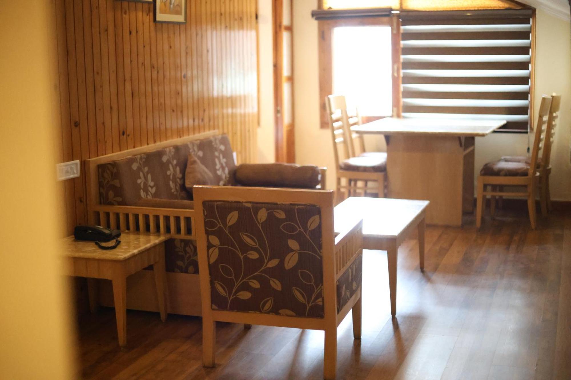 Willow Banks - Boutique 4 Star On The Mall Road 4*