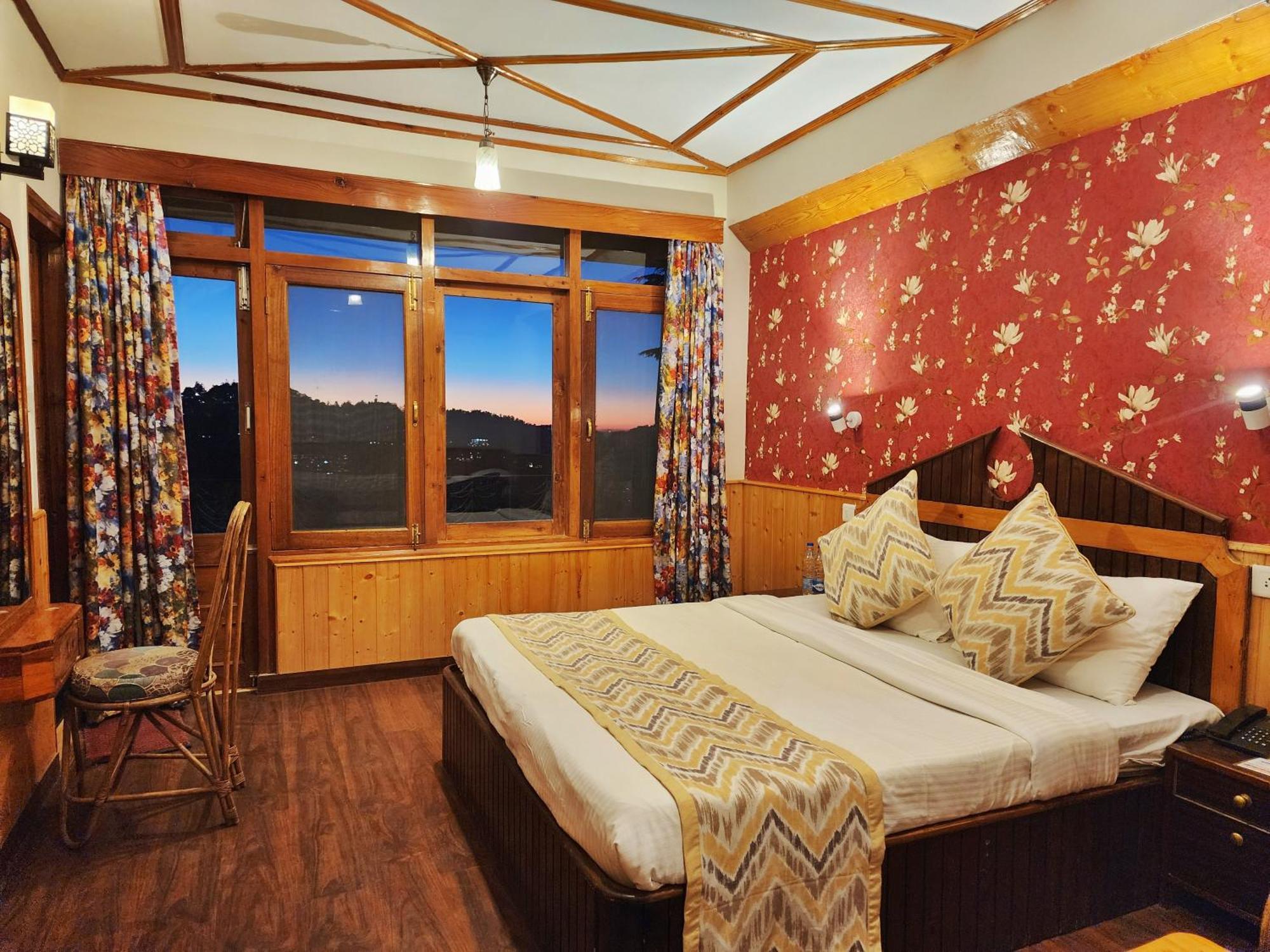 Pineview Hotel Shimla