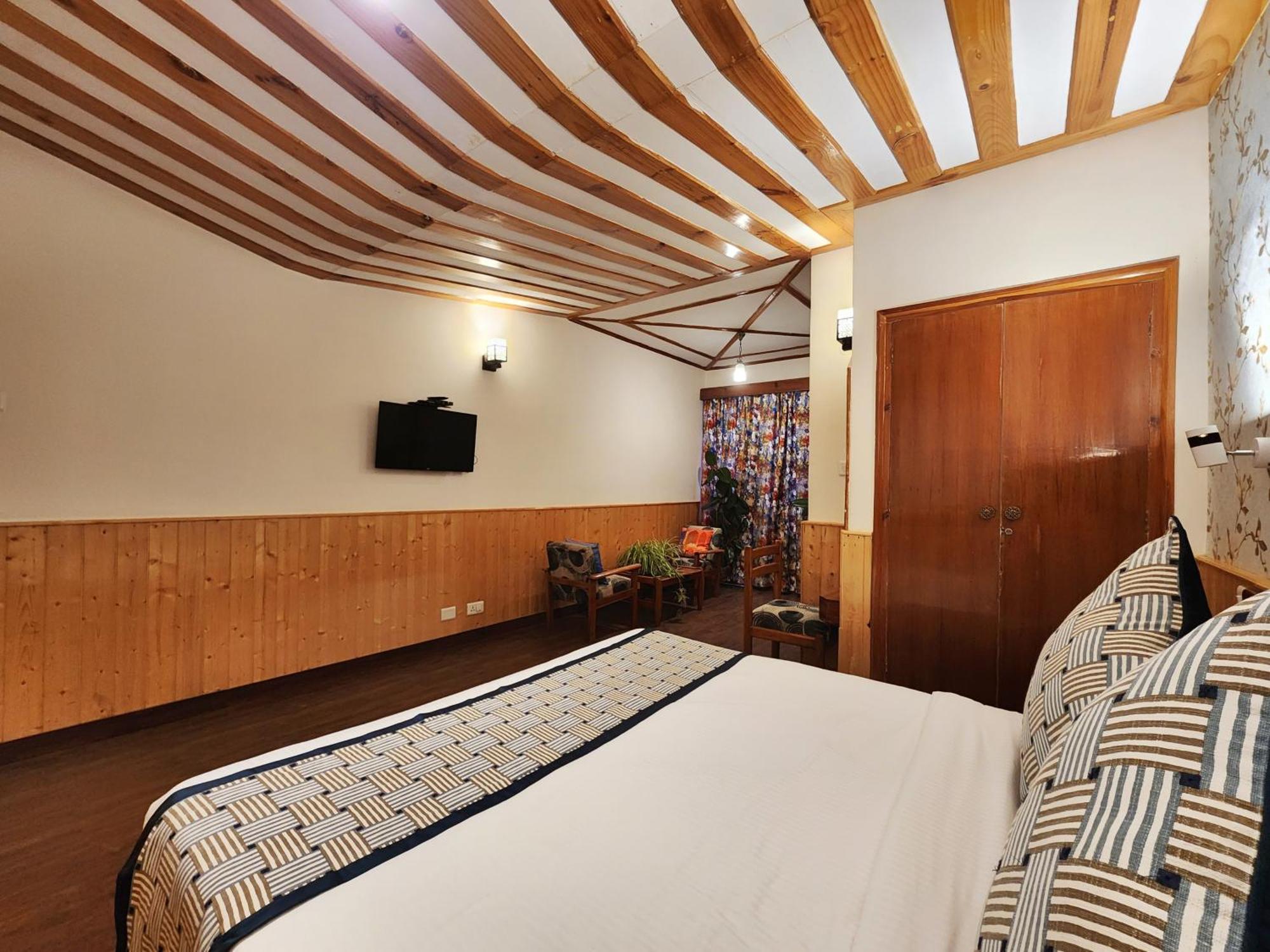 Hotel Pineview Shimla