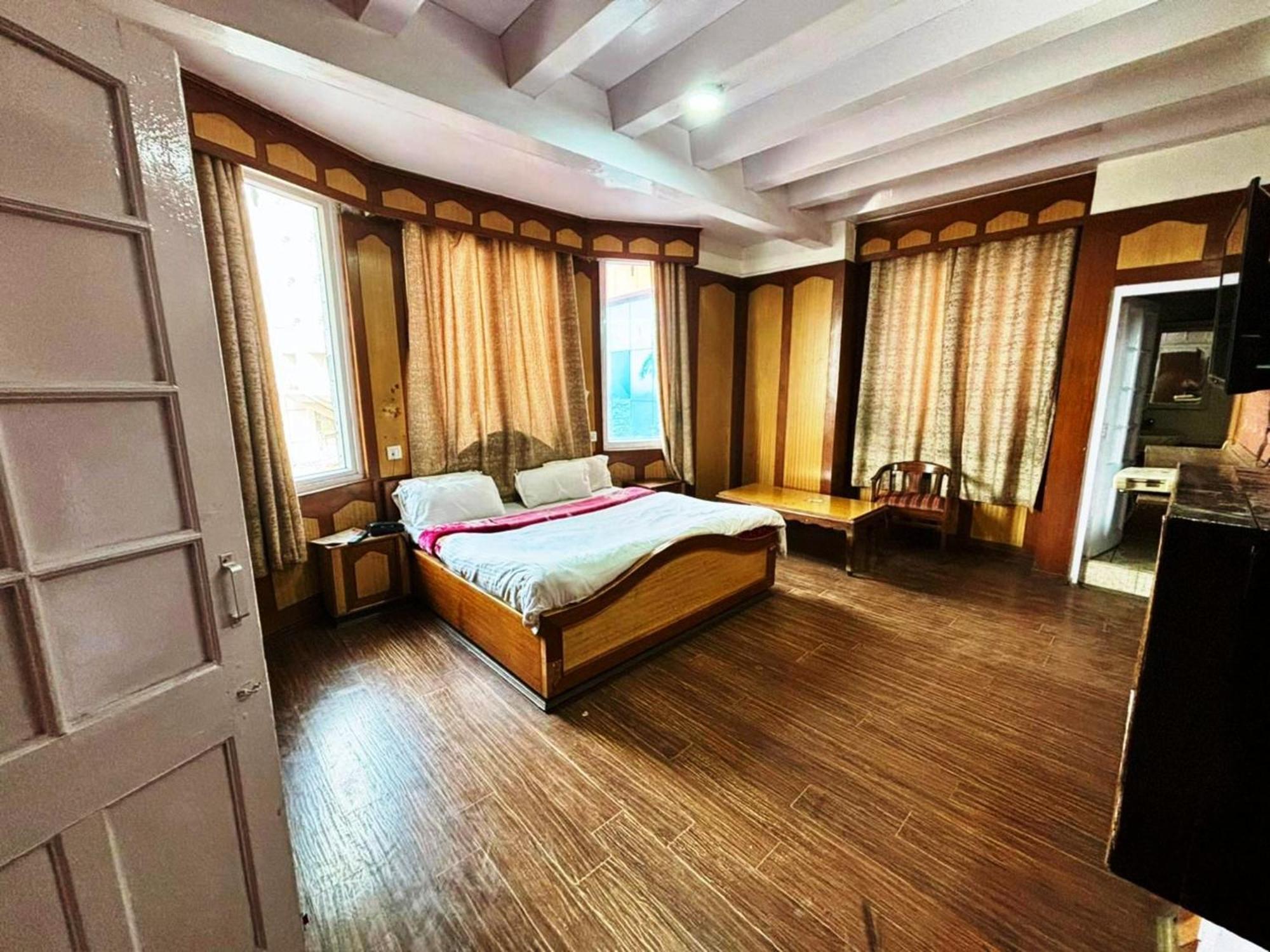 Hotel Ganga Near Mall Road