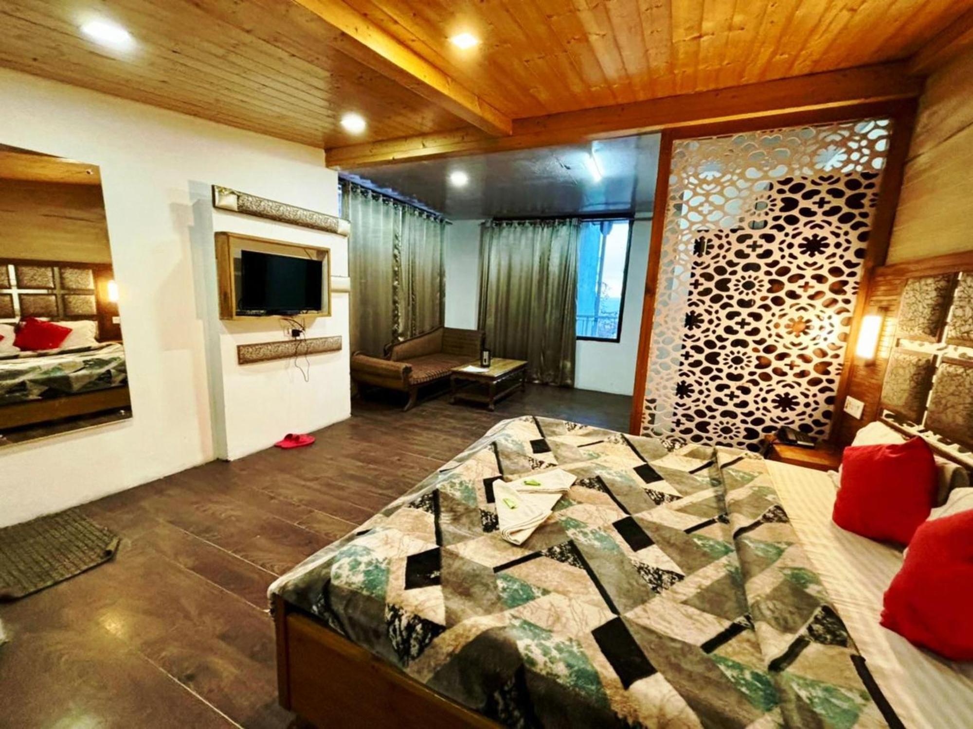 Hotel Ganga Near Mall Road 3*