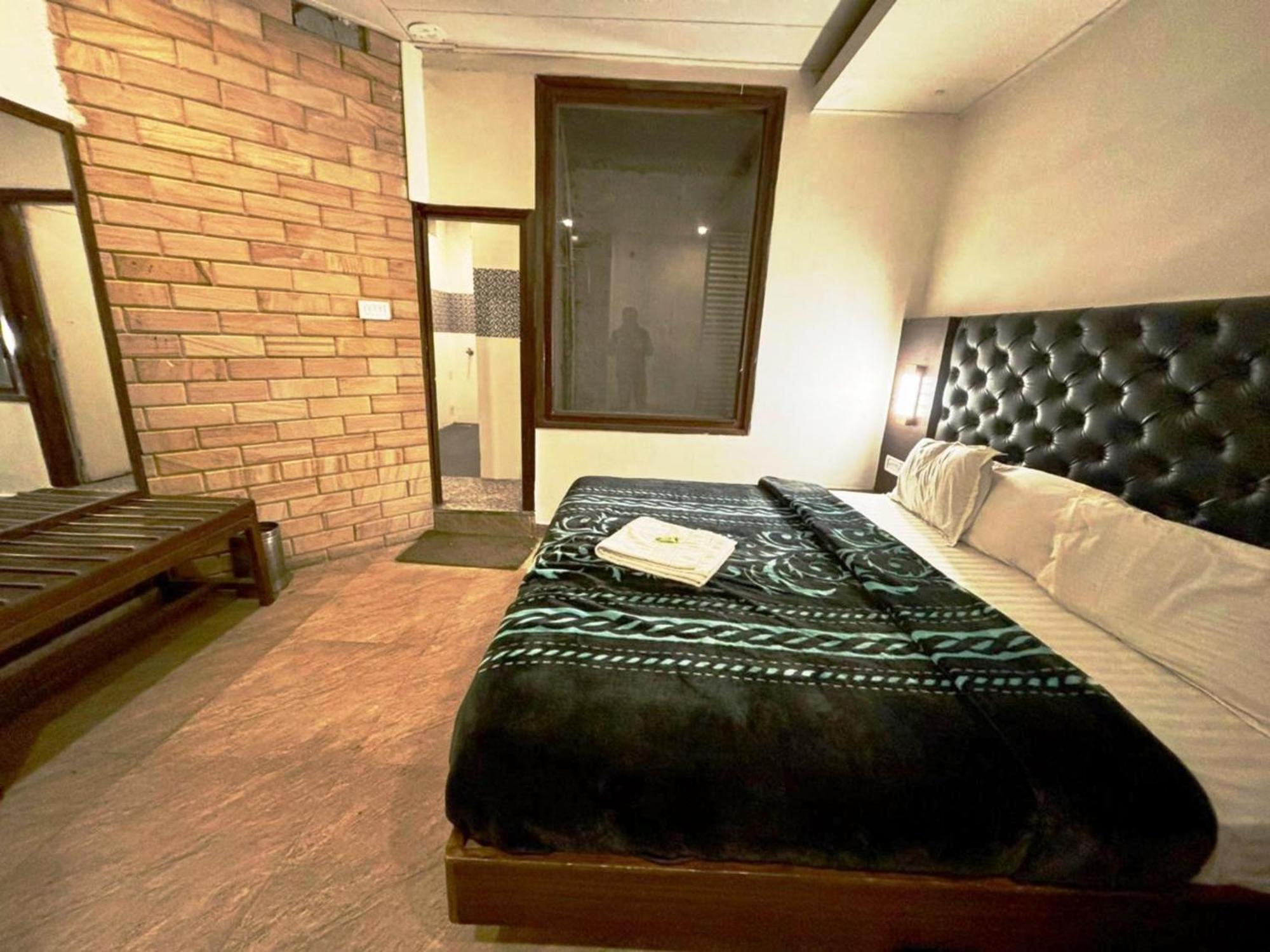 Ganga Near Mall Road Hotel 3*