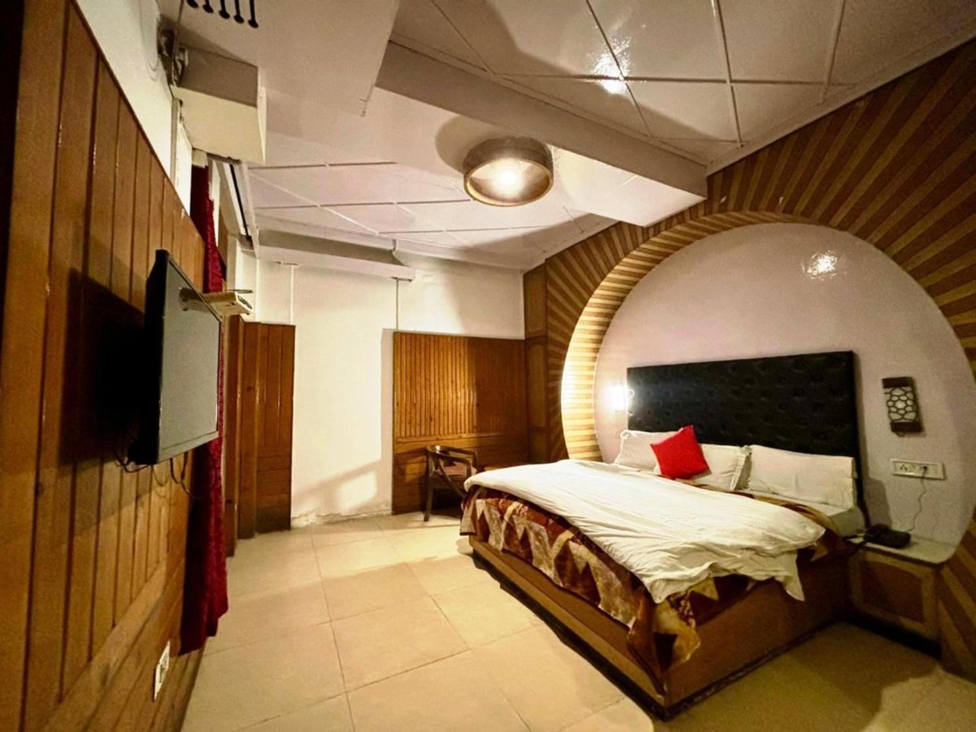 Ganga Near Mall Road Hotel 3*