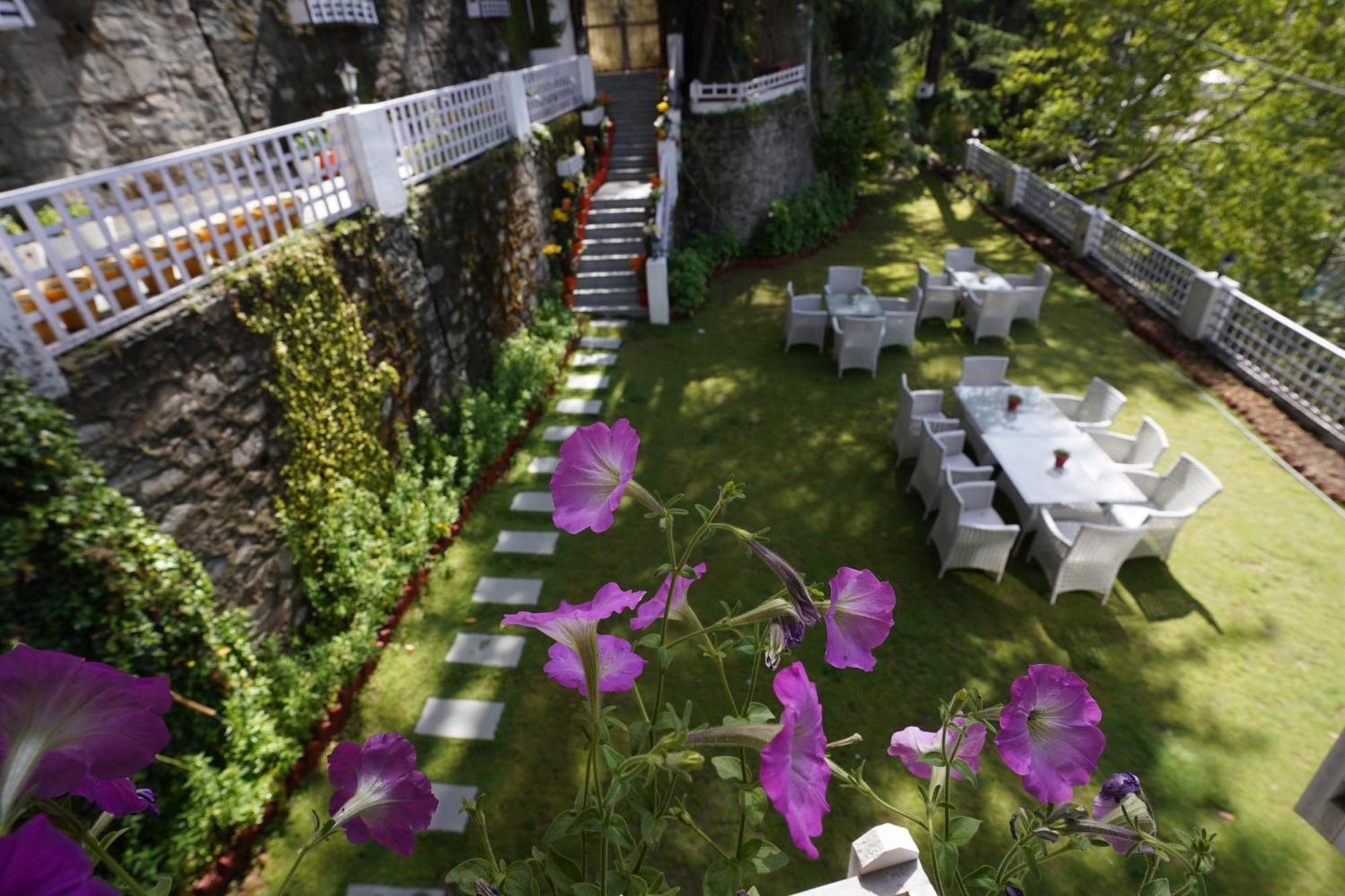 Whispering Pines * Shimla