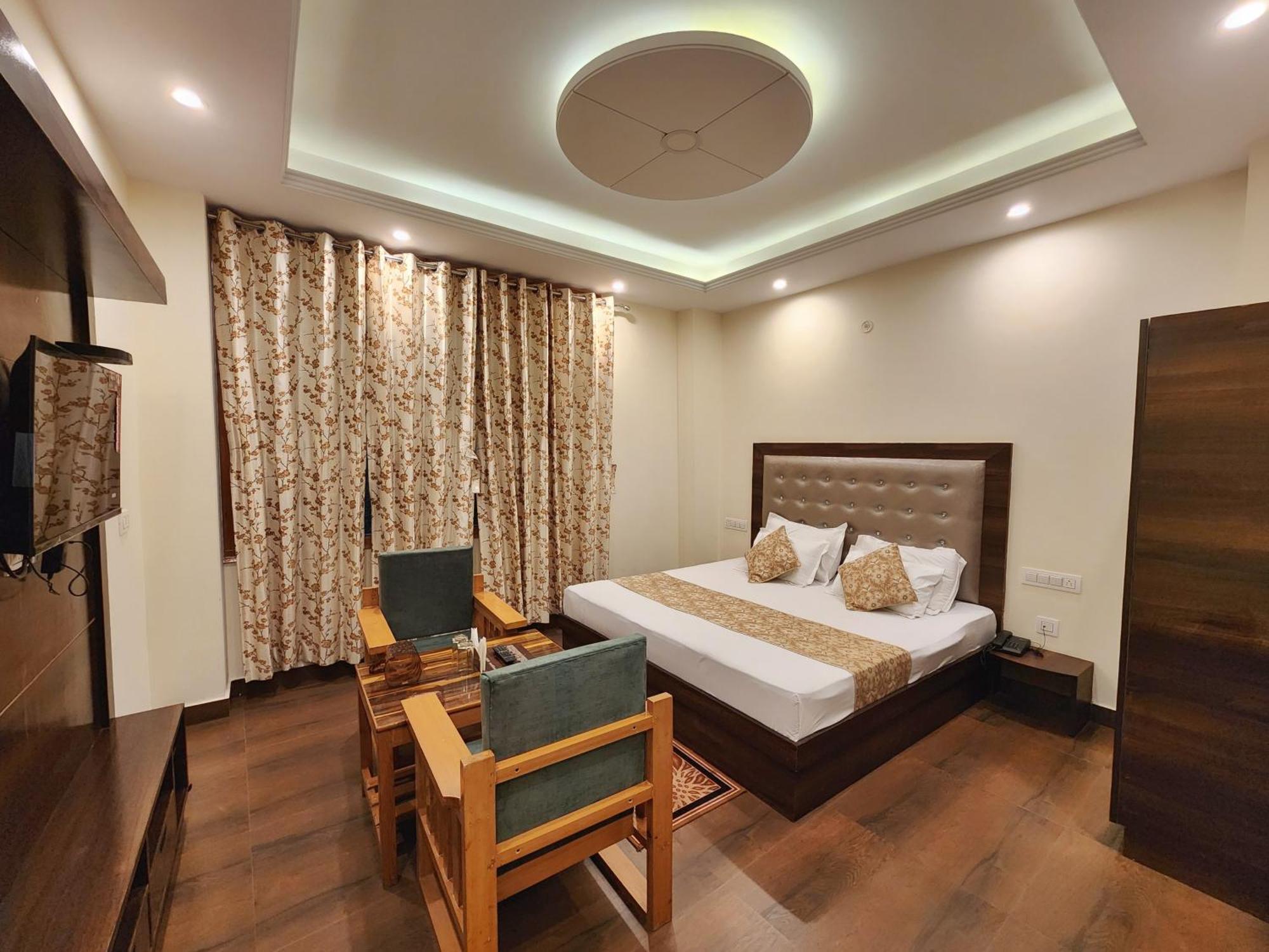 Royal Cedar Bed & Breakfast *