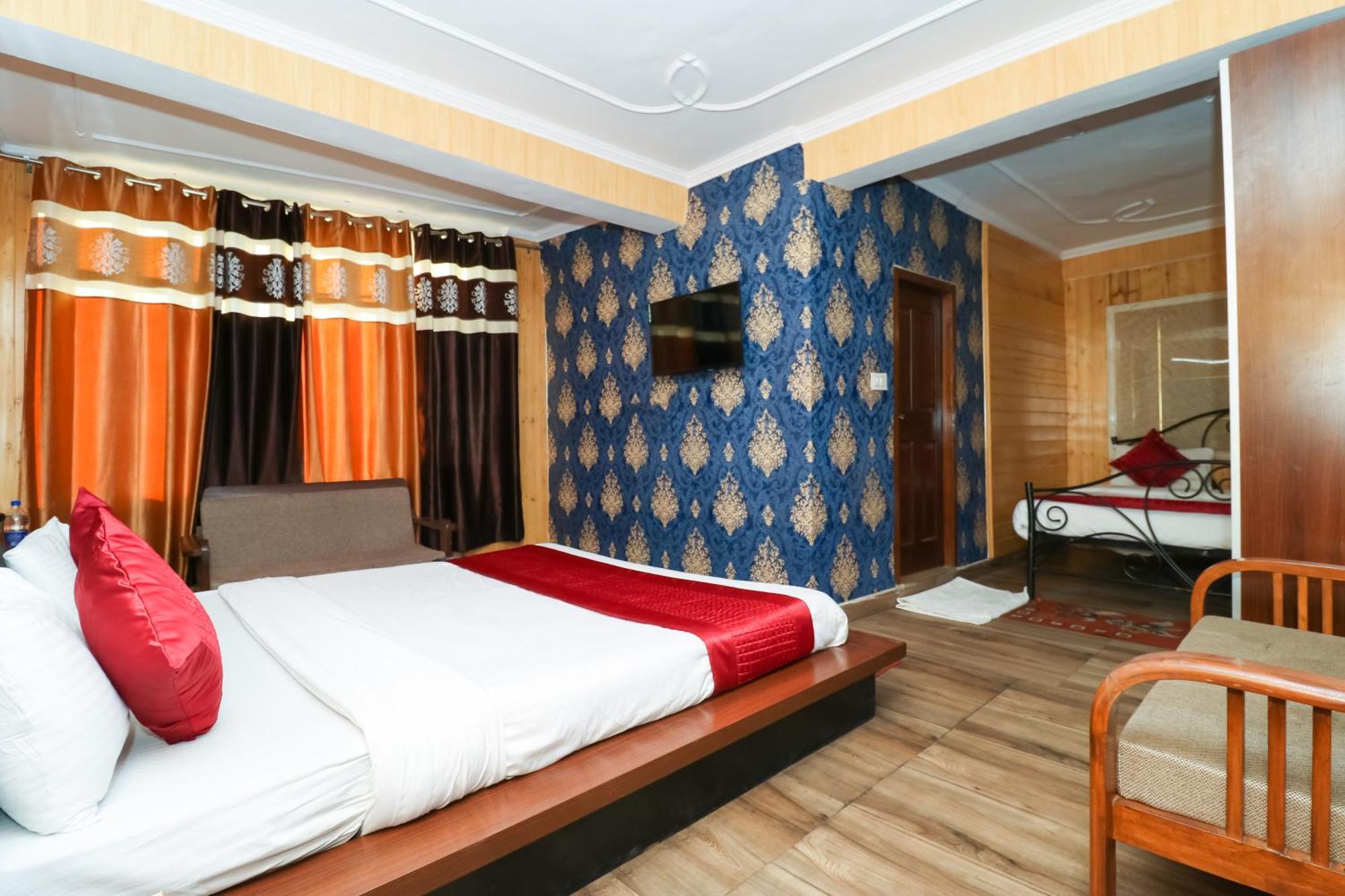 Broadway Grand 3* Shimla