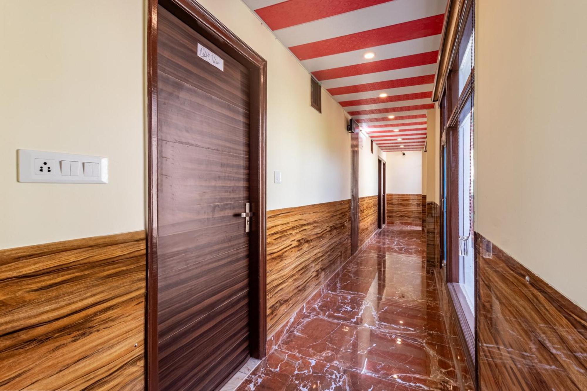 Hotel Treebo Srishti Vaikunth With Mountain View Shimla