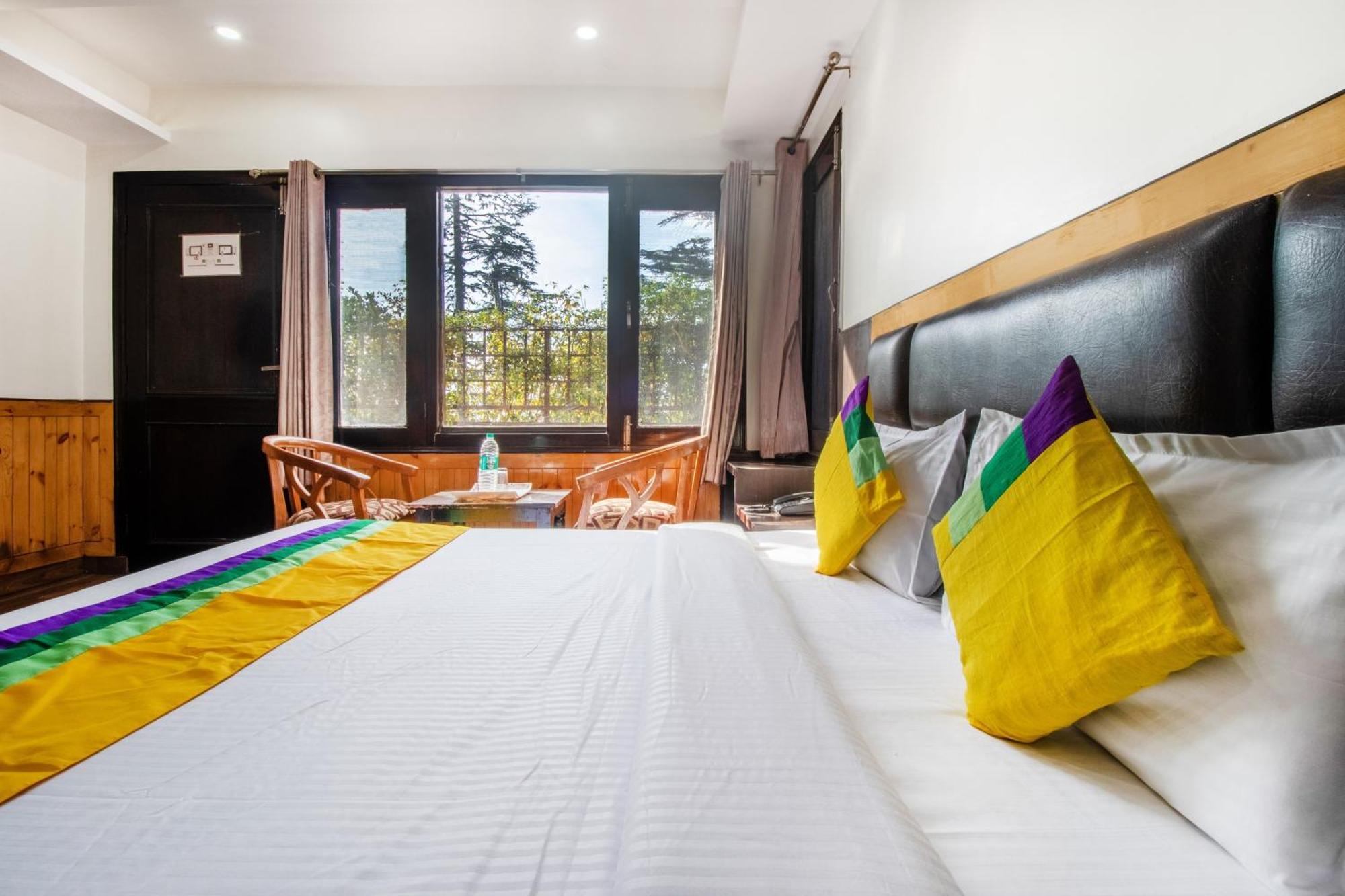 Itsy Avantika With Forest View Hotel