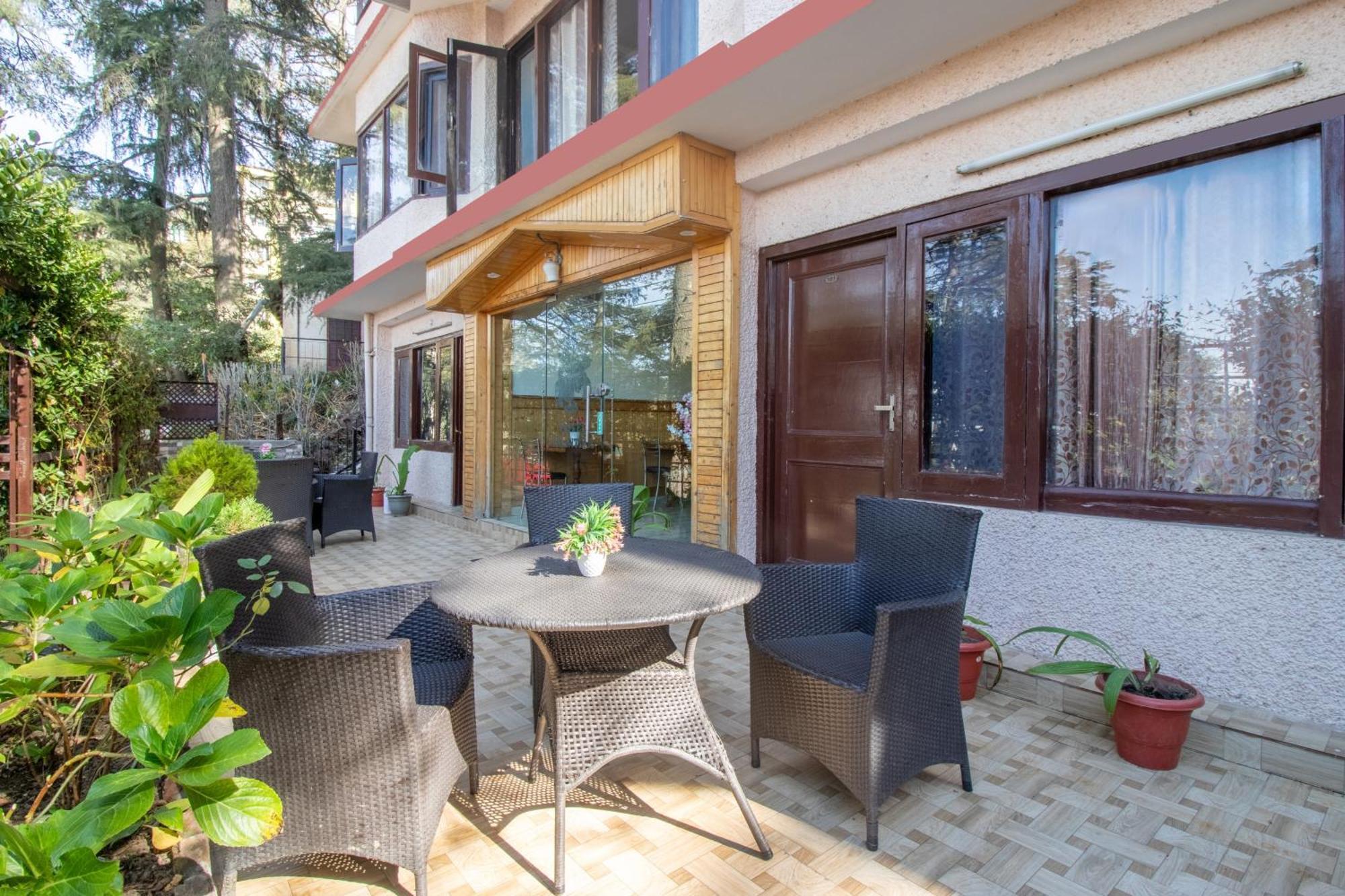 Hotel Itsy Avantika With Forest View 3*