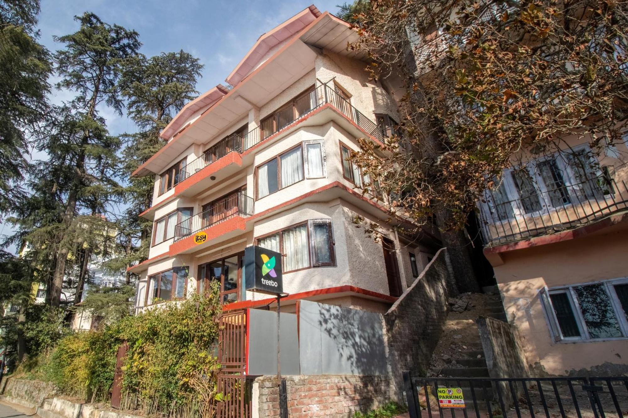 Hotel Itsy Avantika With Forest View Shimla