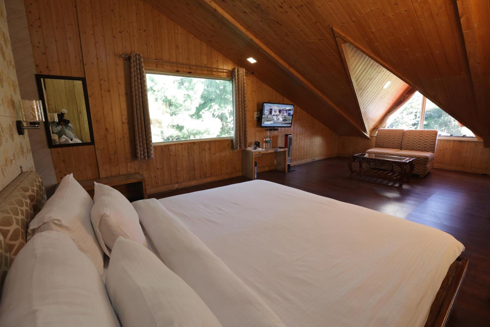 Hotel Kvr Clarks Inn, Kufri