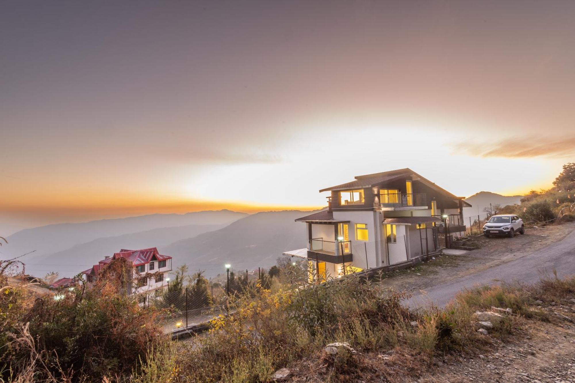 Chalet Hostie Imperial Chalet-3 Bhk Mountain Villa, Chail