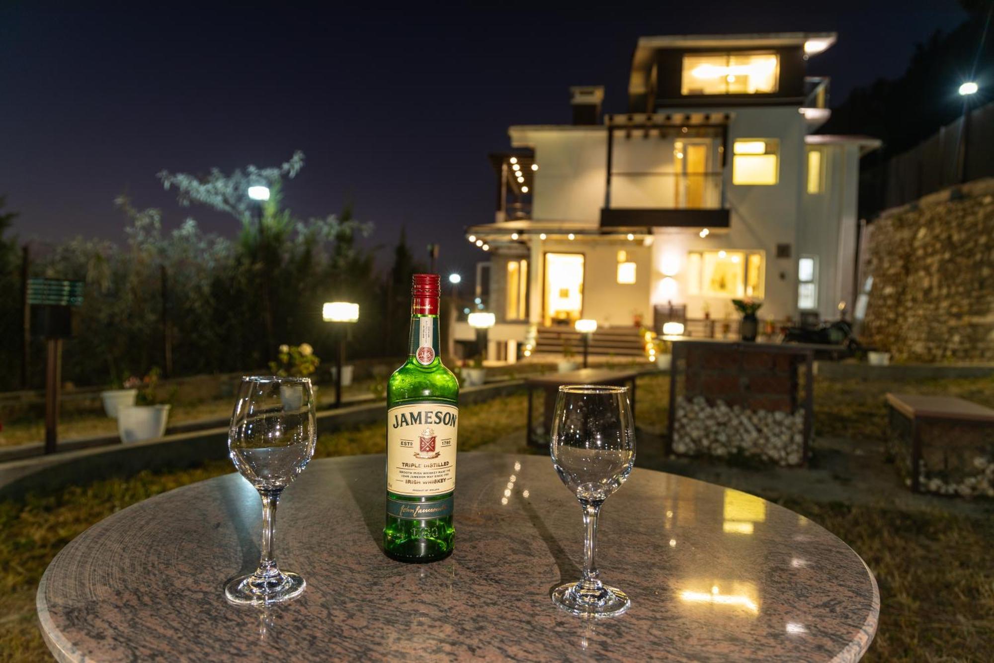 Hostie Imperial Chalet-3 Bhk Mountain Villa, Chail *