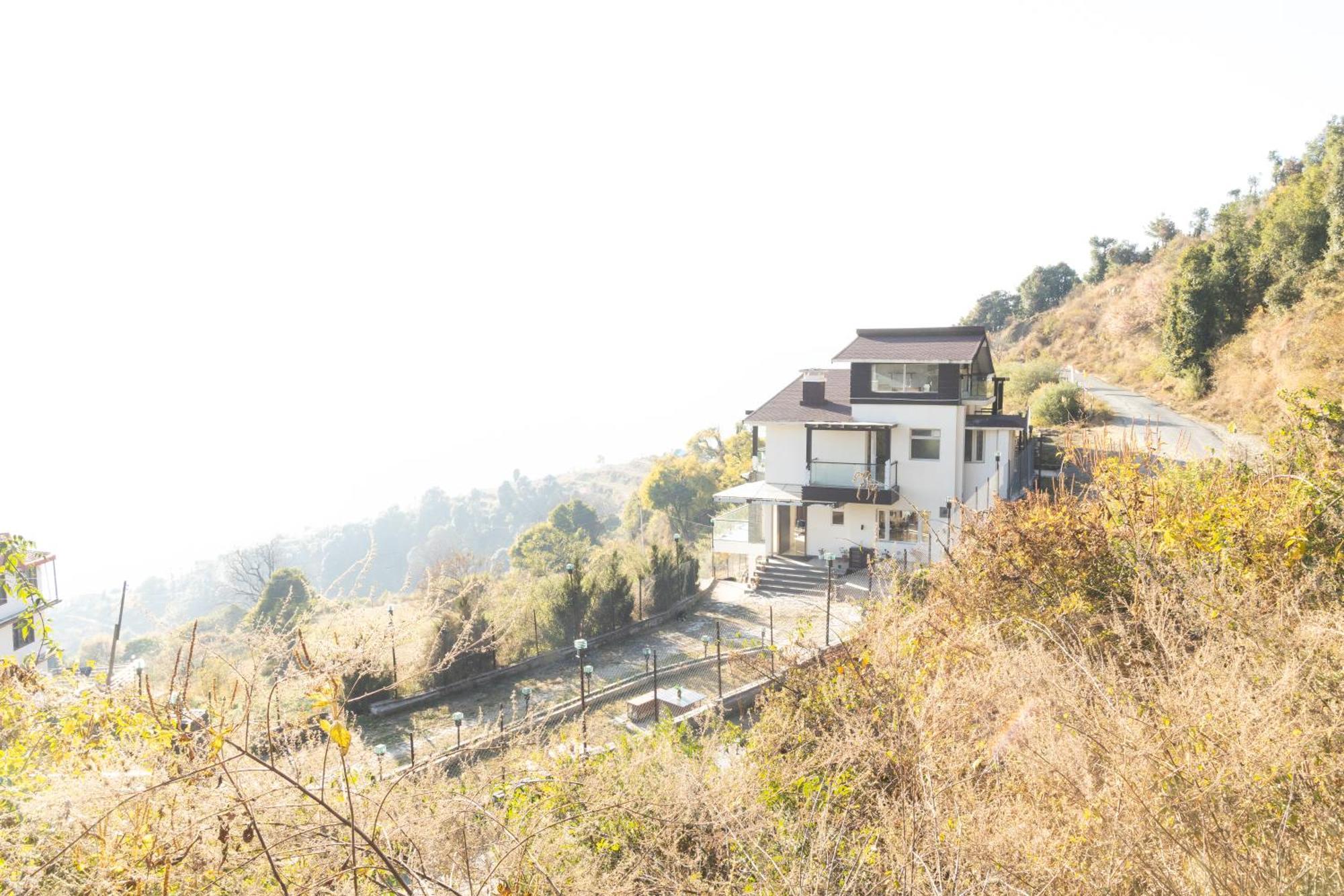 Hostie Imperial Chalet-3 Bhk Mountain Villa, Chail