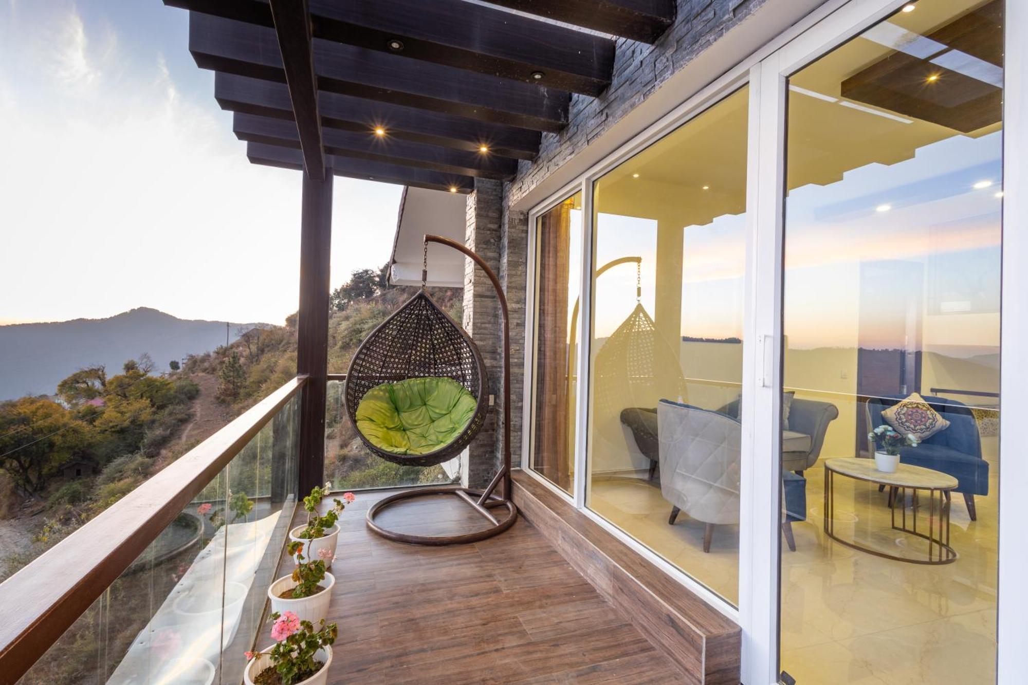 Hostie Imperial Chalet-3 Bhk Mountain Villa, Chail Chalet *