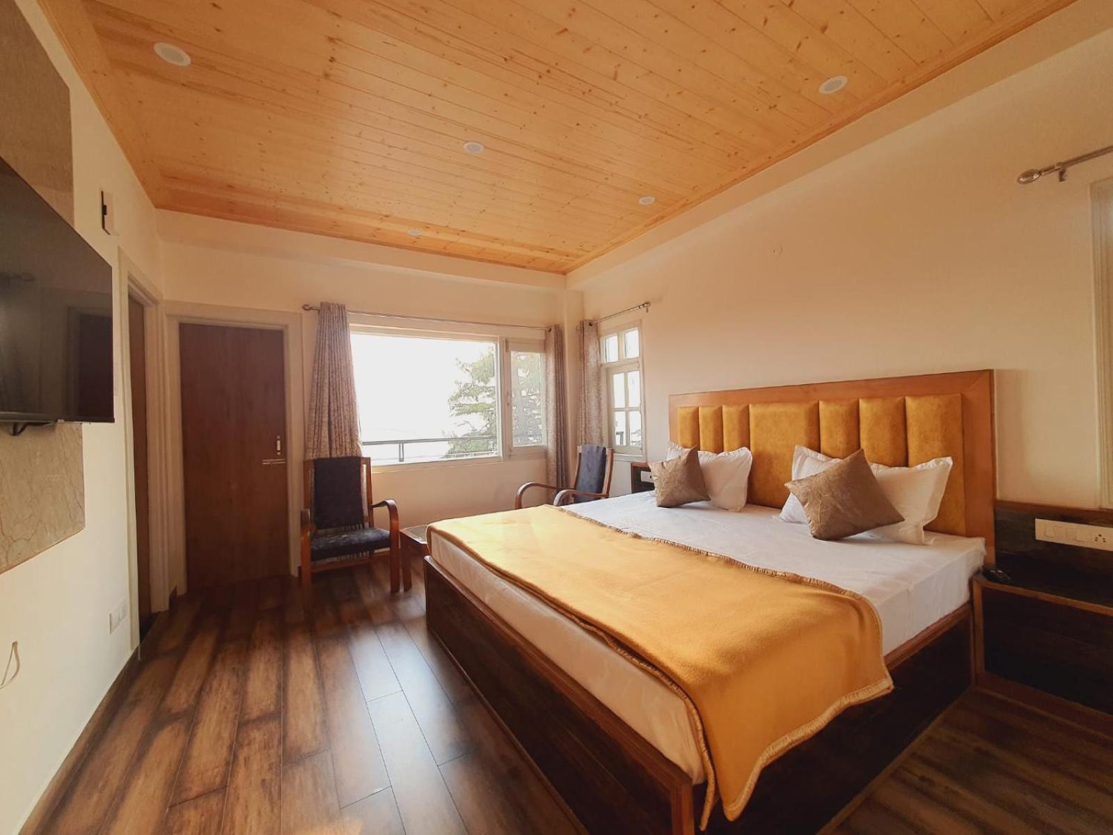 Maywood Hotel 3*