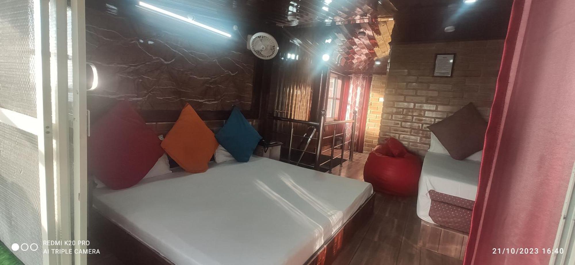New Malook Hotel,mall Road,near Domino's Pizza *