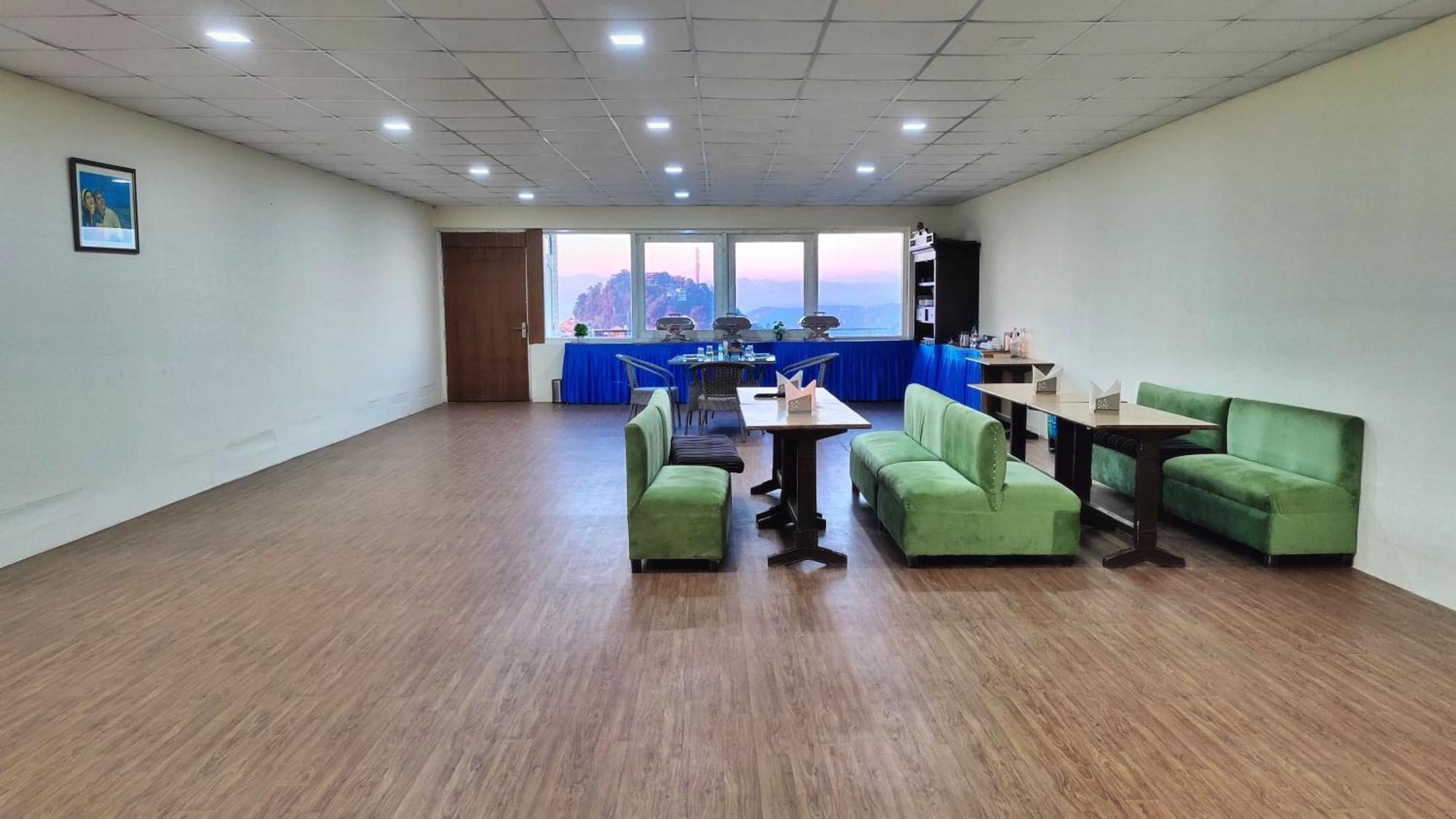 Hotel The Ashoka 300mts Walkable From Mall Road 3*