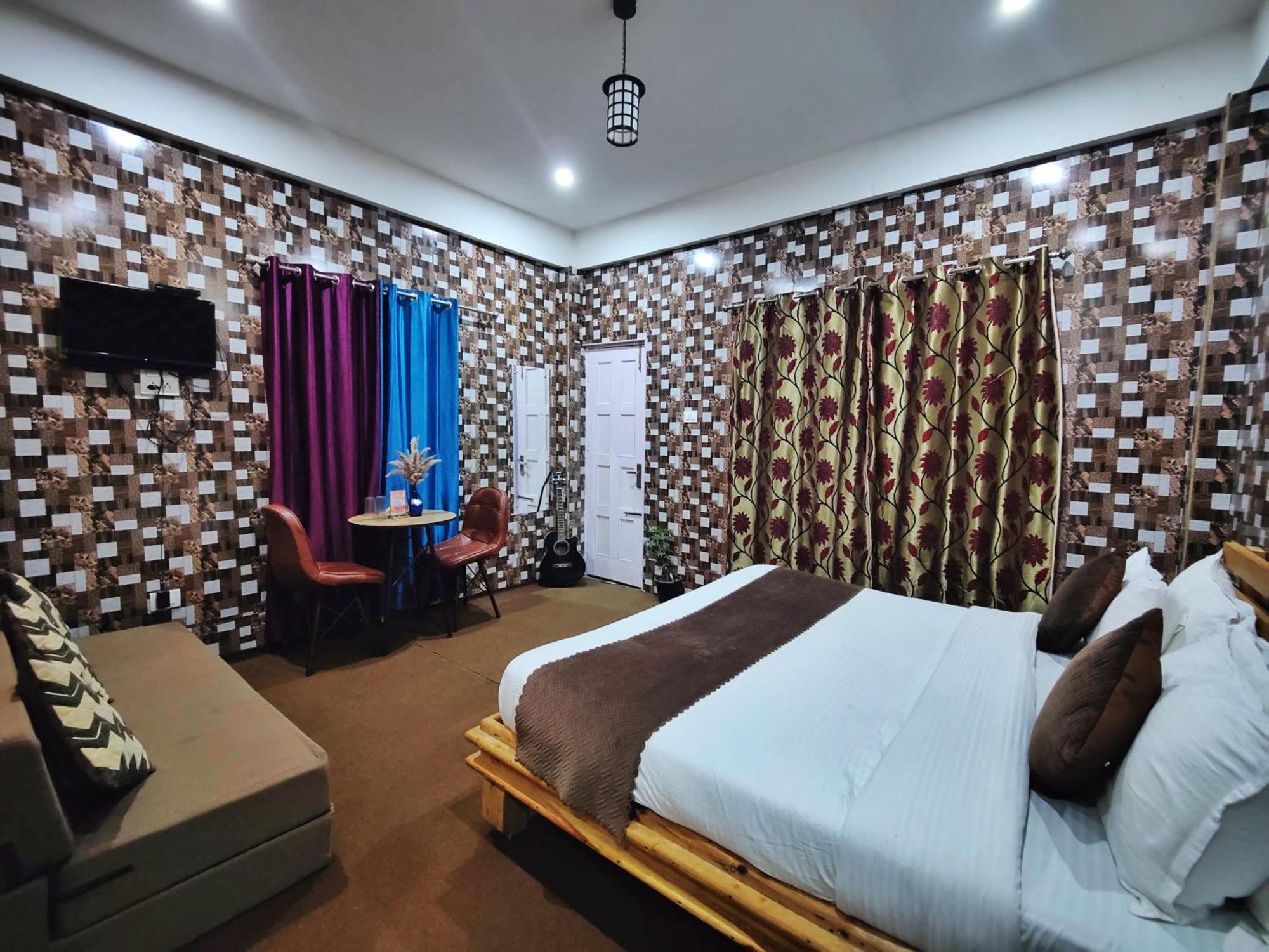 Homestay Gadegal Narkanda - & Pahadi Cafe *