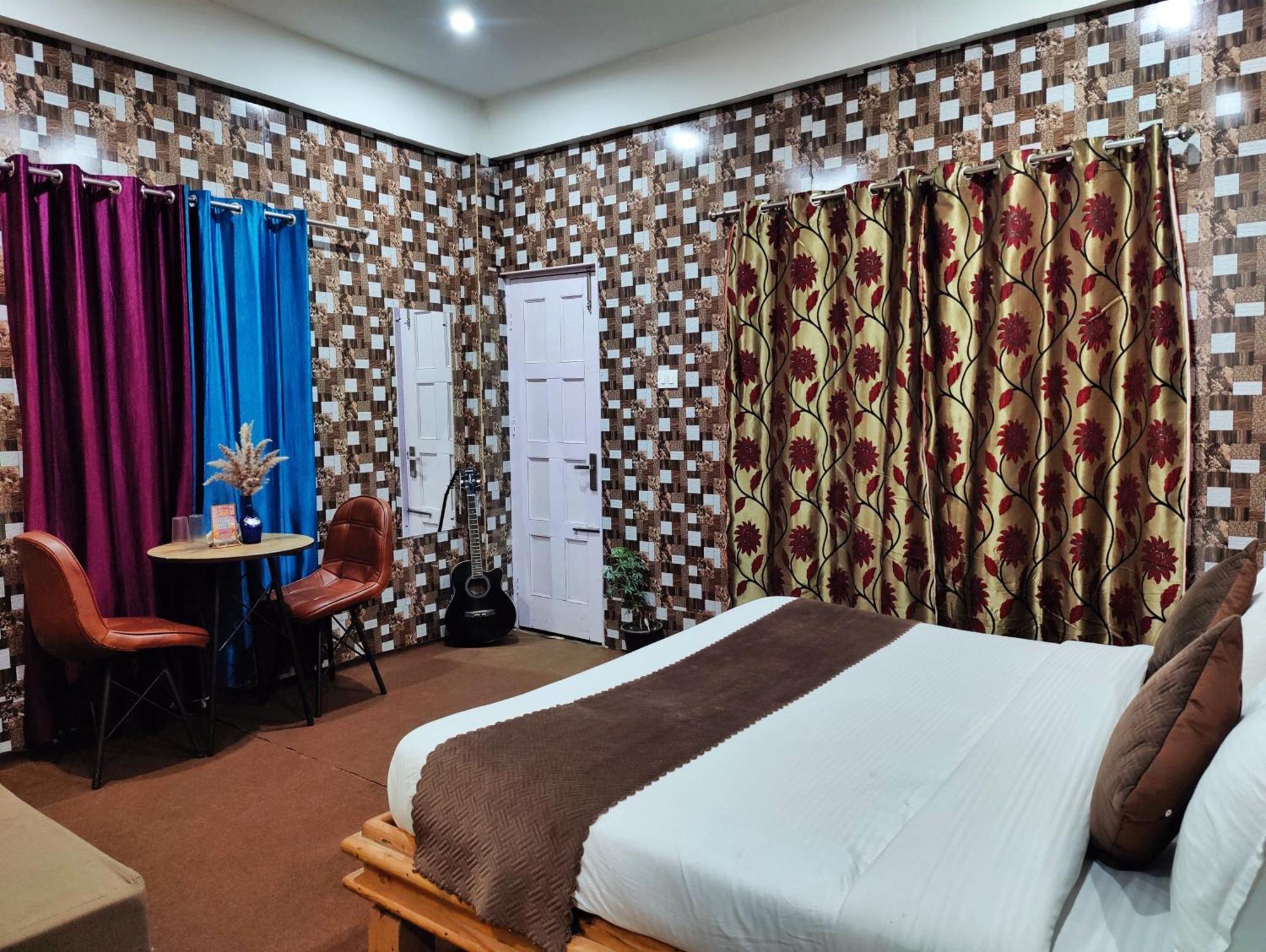 Gadegal Narkanda - & Pahadi Cafe Shimla