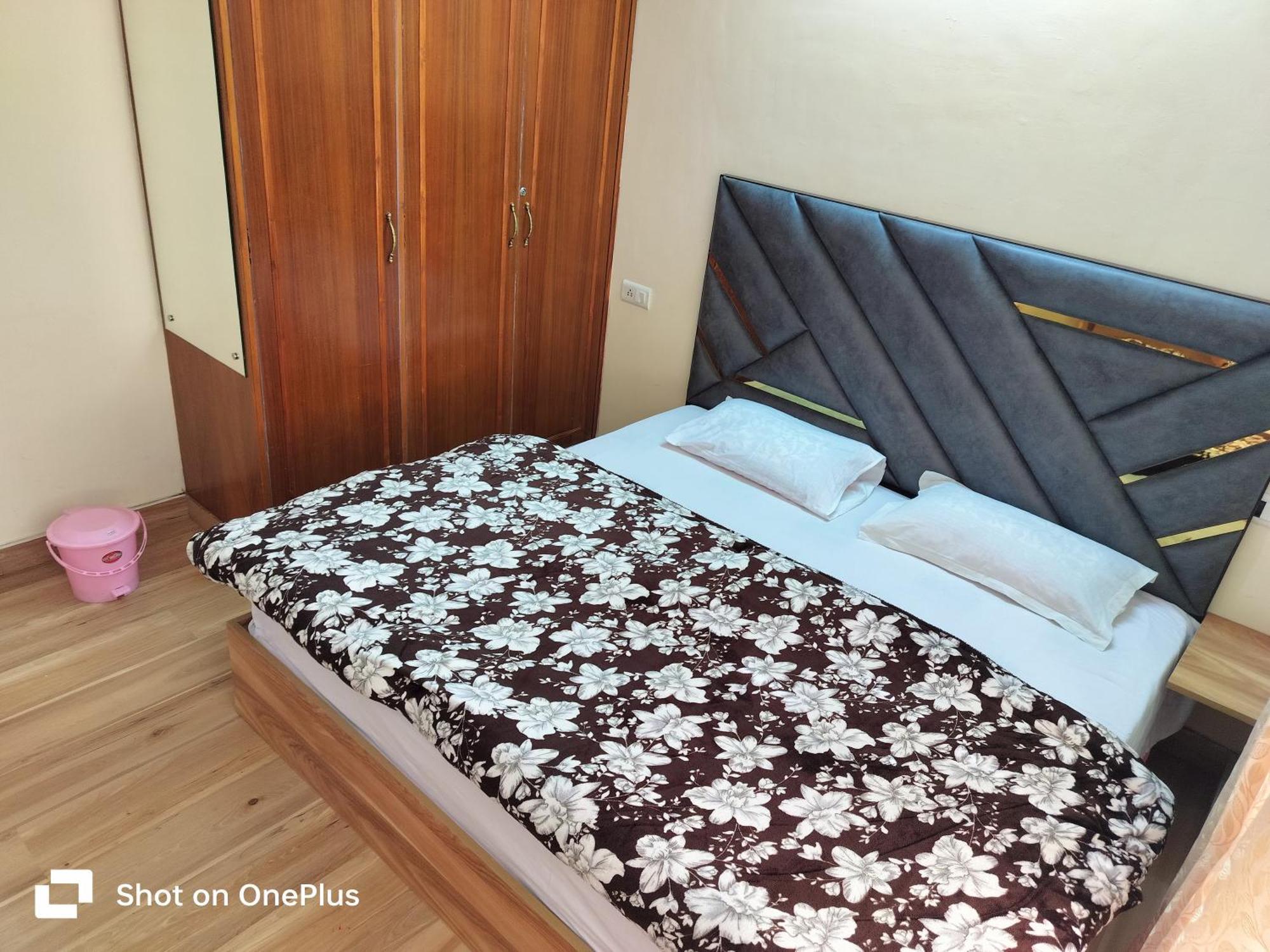 Bed & Breakfast Vibes Free Pick & Drop From Isbt *
