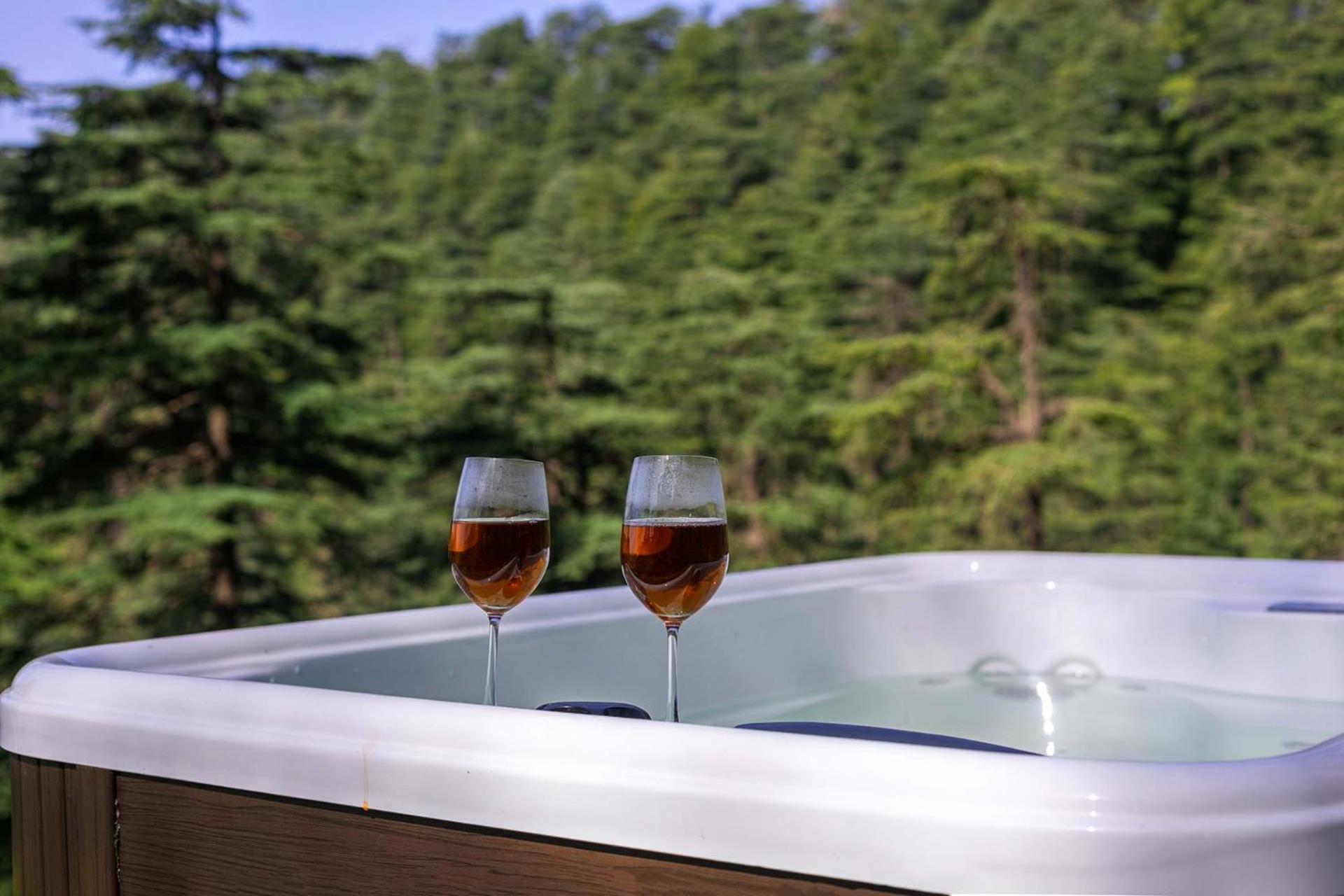 Stayvista At Pine Estate With Outdoor Jacuzzi Villa *