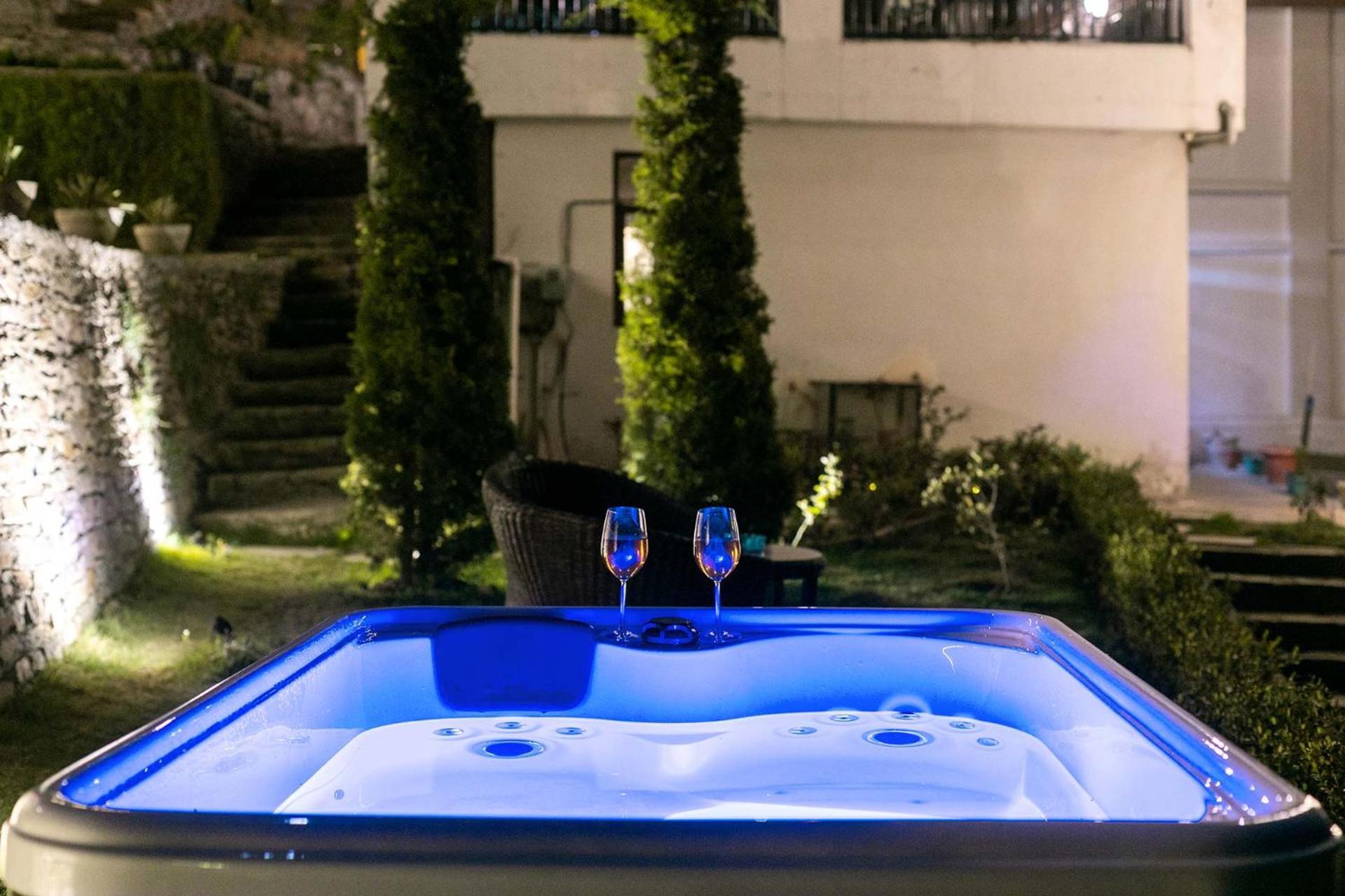 Stayvista At Pine Estate With Outdoor Jacuzzi * Shimla