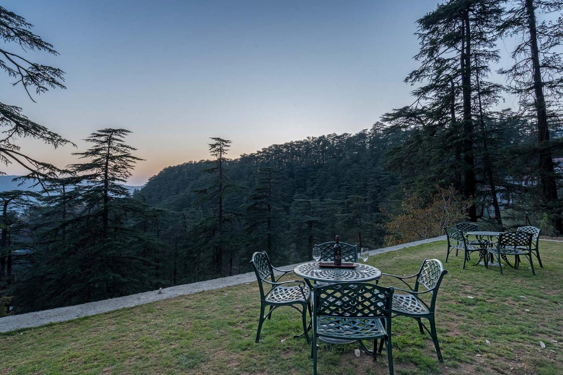 Stayvista At Pine Estate With Outdoor Jacuzzi *
