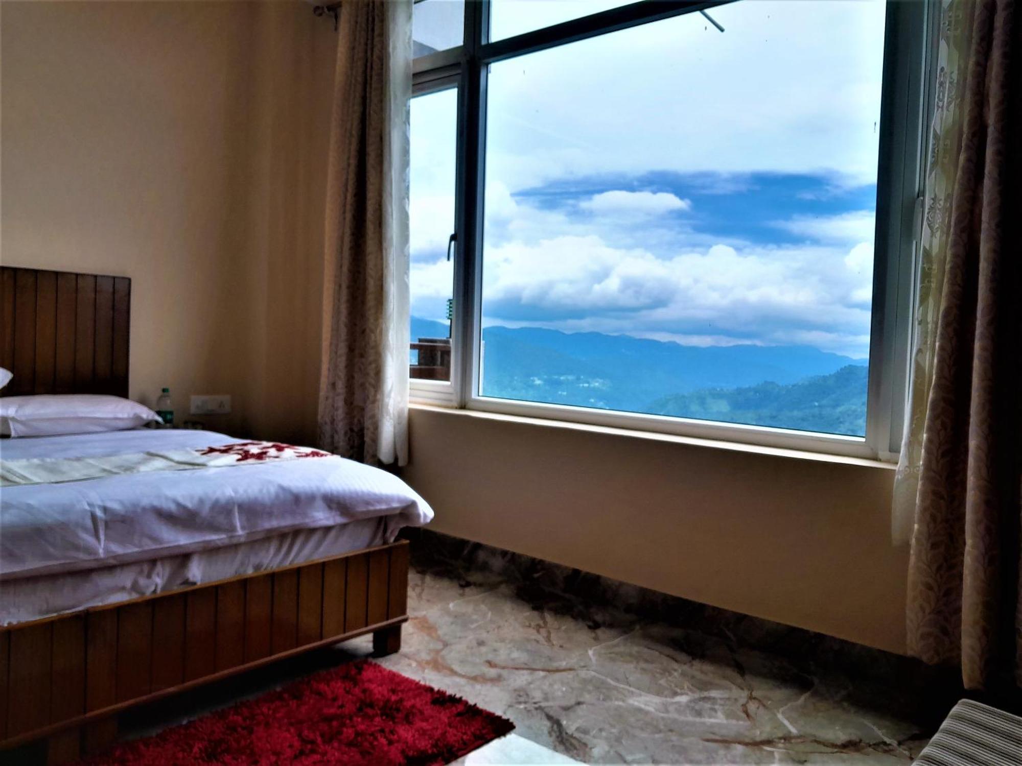 Mountain And Peace Homestay *