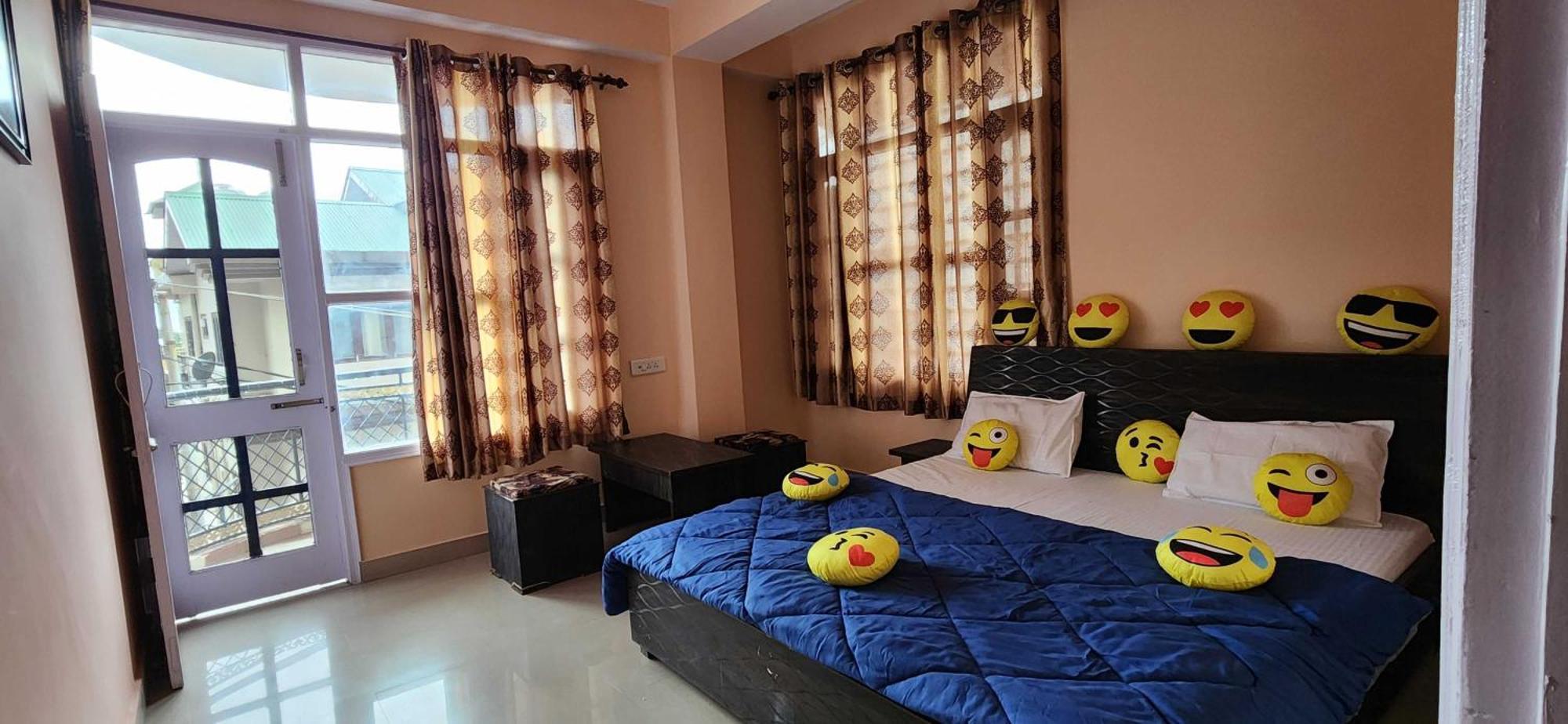 O 81250d Abhiaak Regency * Shimla