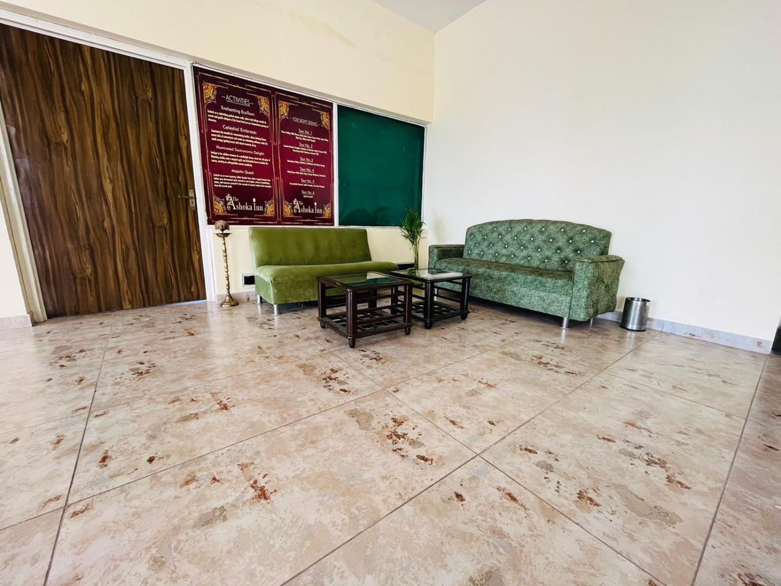 Hotel The Ashoka 300mts Walkable From Mall Road 3*