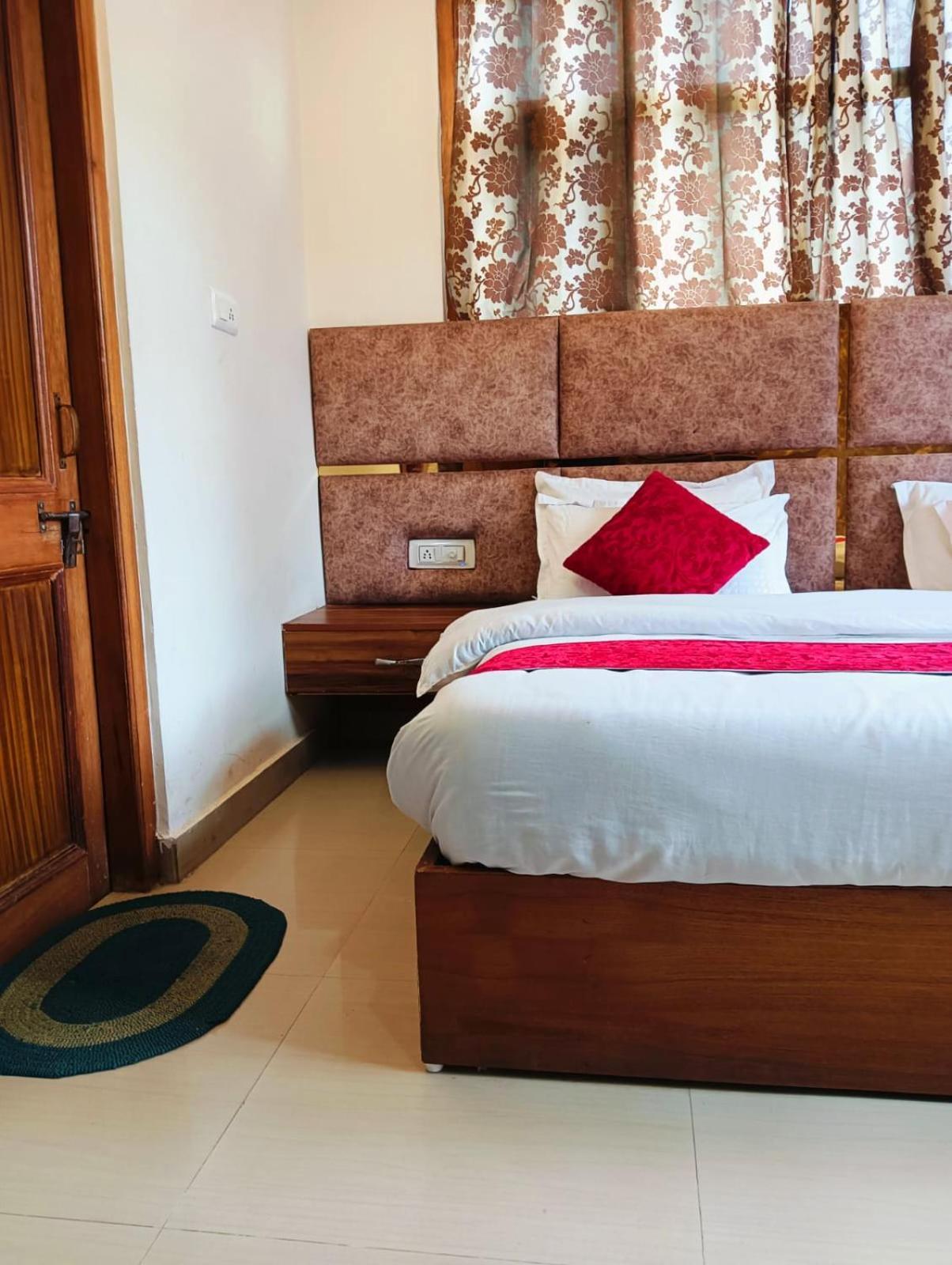 Hotel The White House - A Four Star Luxury Shimla