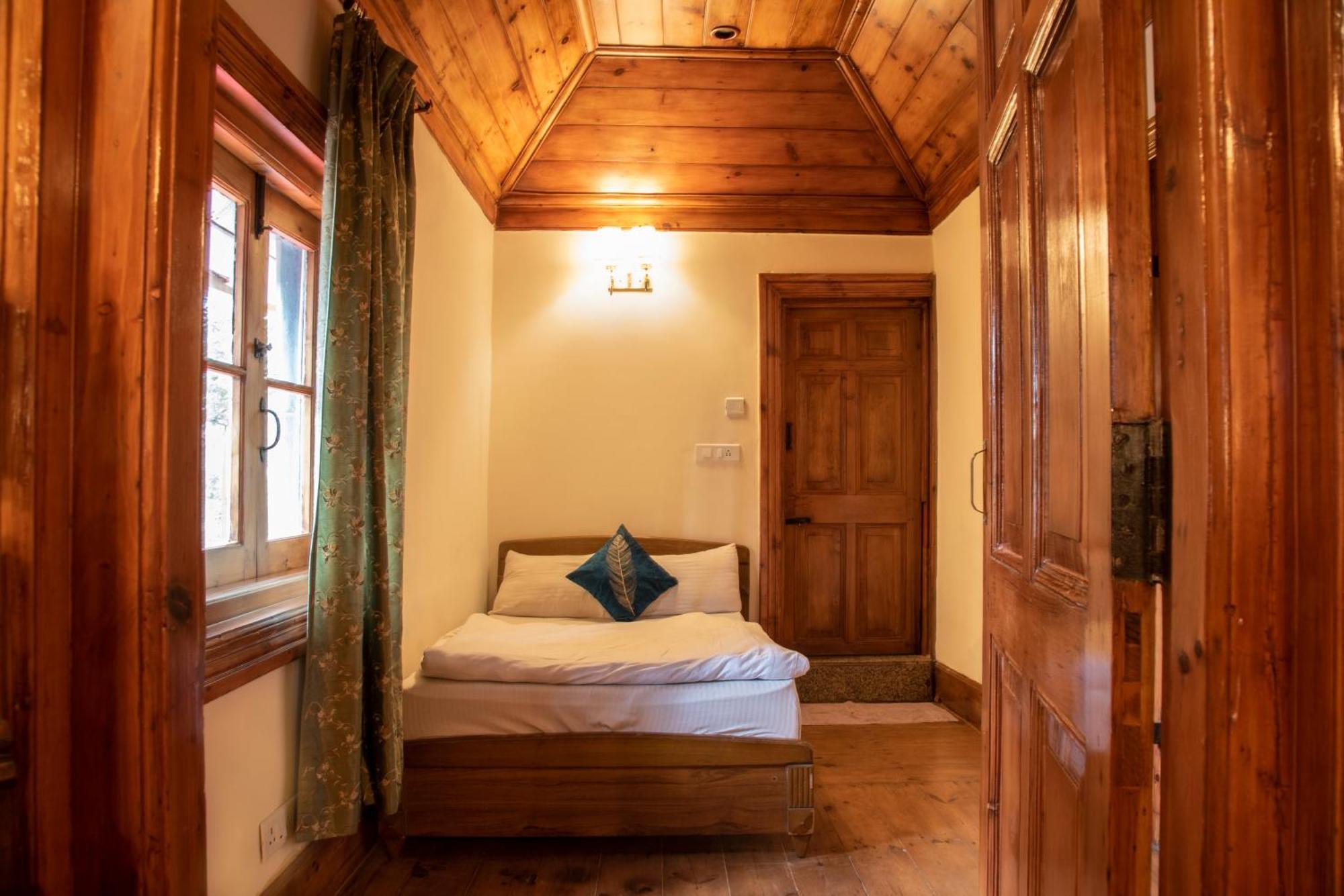 Heritage - British Resort, Near Mall * Shimla