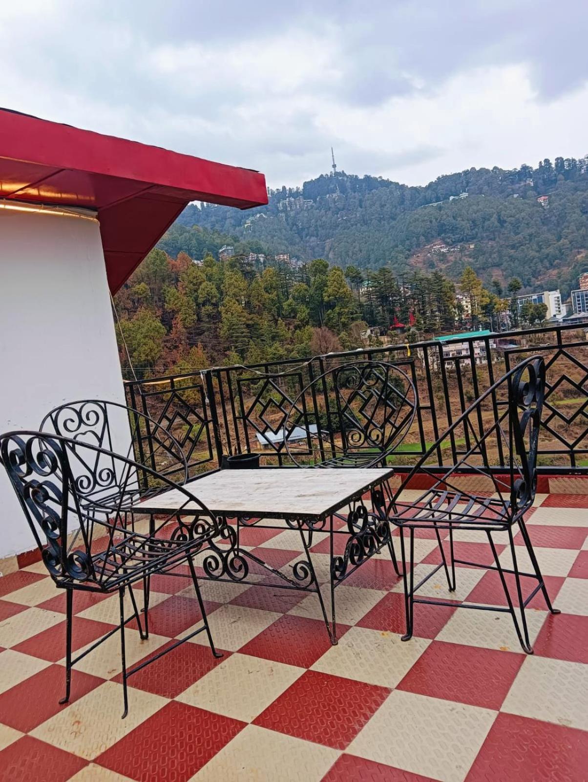 Homestay The Aston Hills - Majestic Mountain View