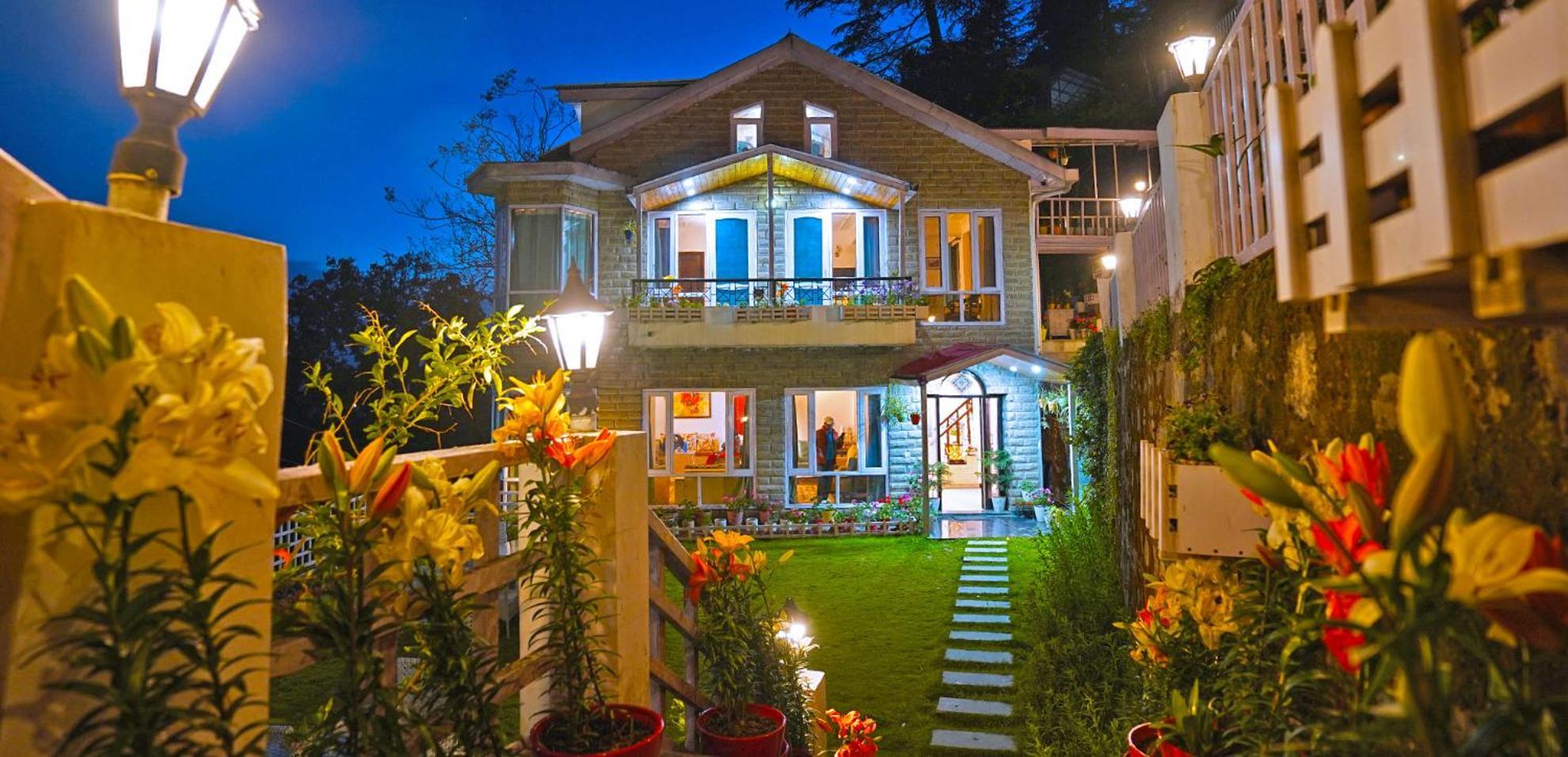 Moonlit mansion Villa