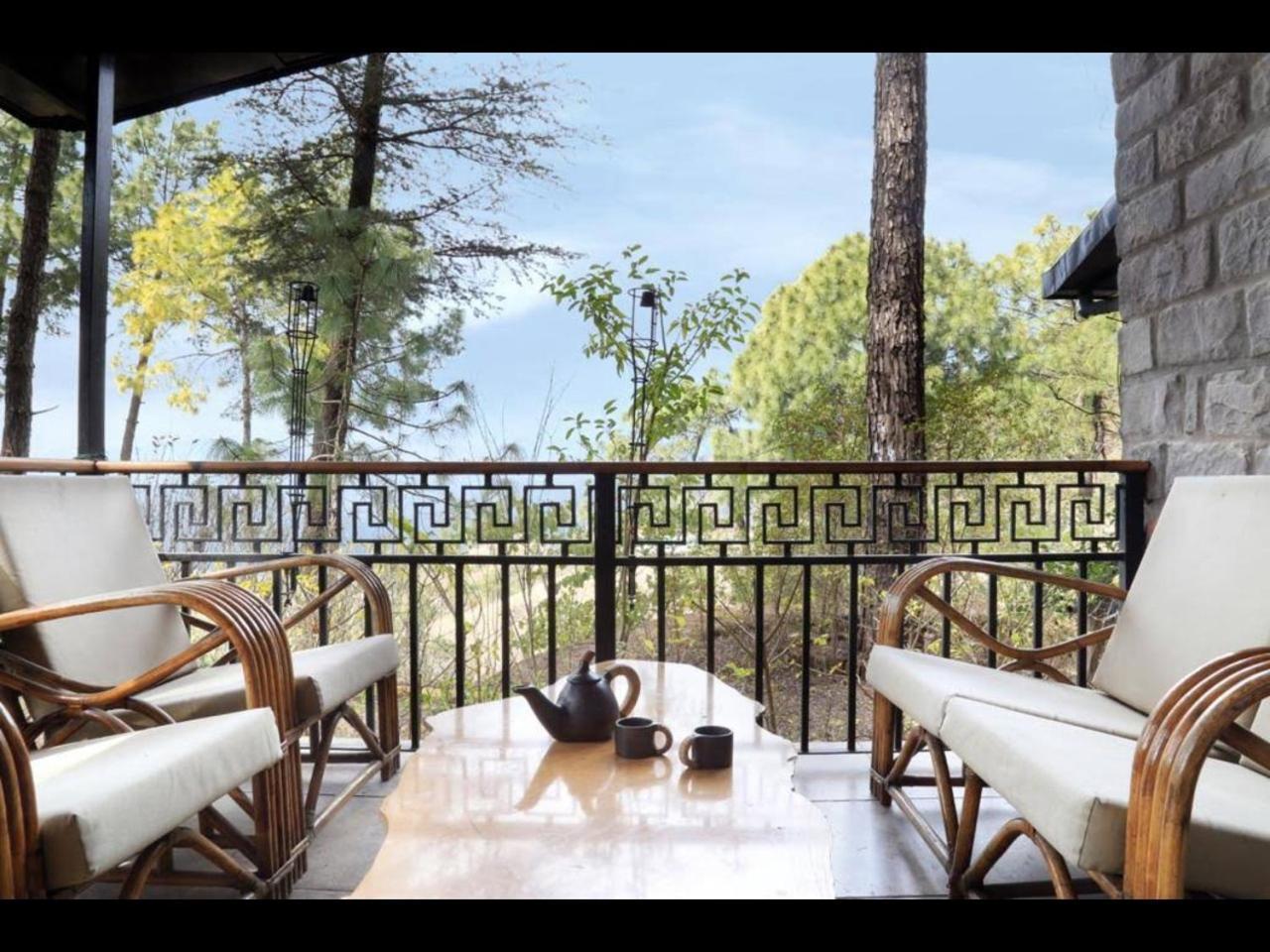 Saffronstays Ekam, Chail - Forest Near Chail Cricket Ground