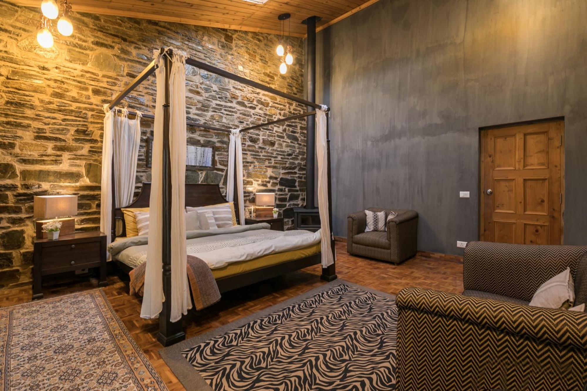 Saffronstays Ekam, Chail - Forest Near Chail Cricket Ground Villa *
