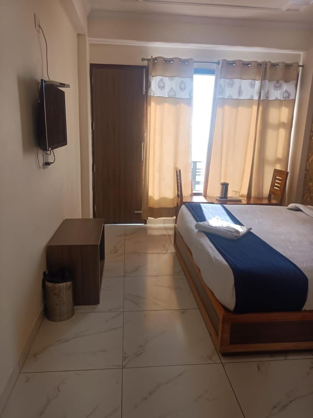 Zoz Sm6 Hotel 3*