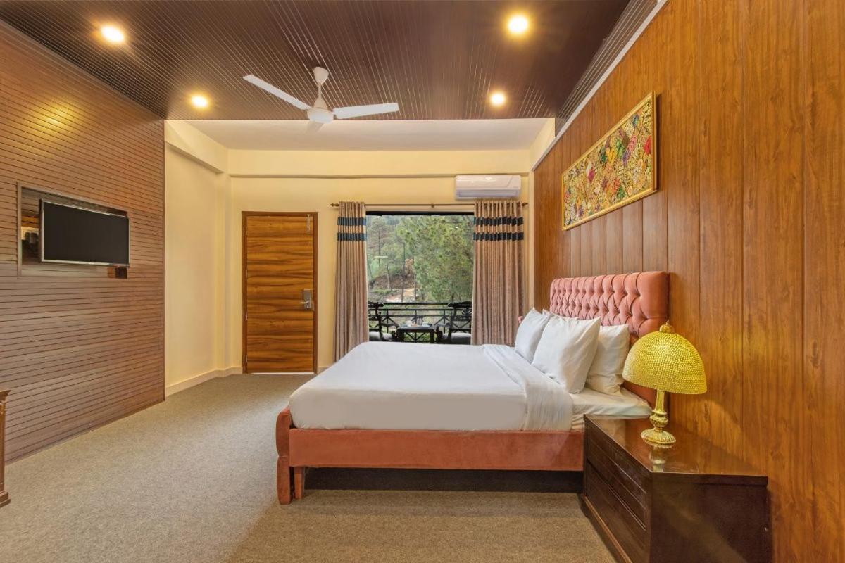 Resort Maple Chail