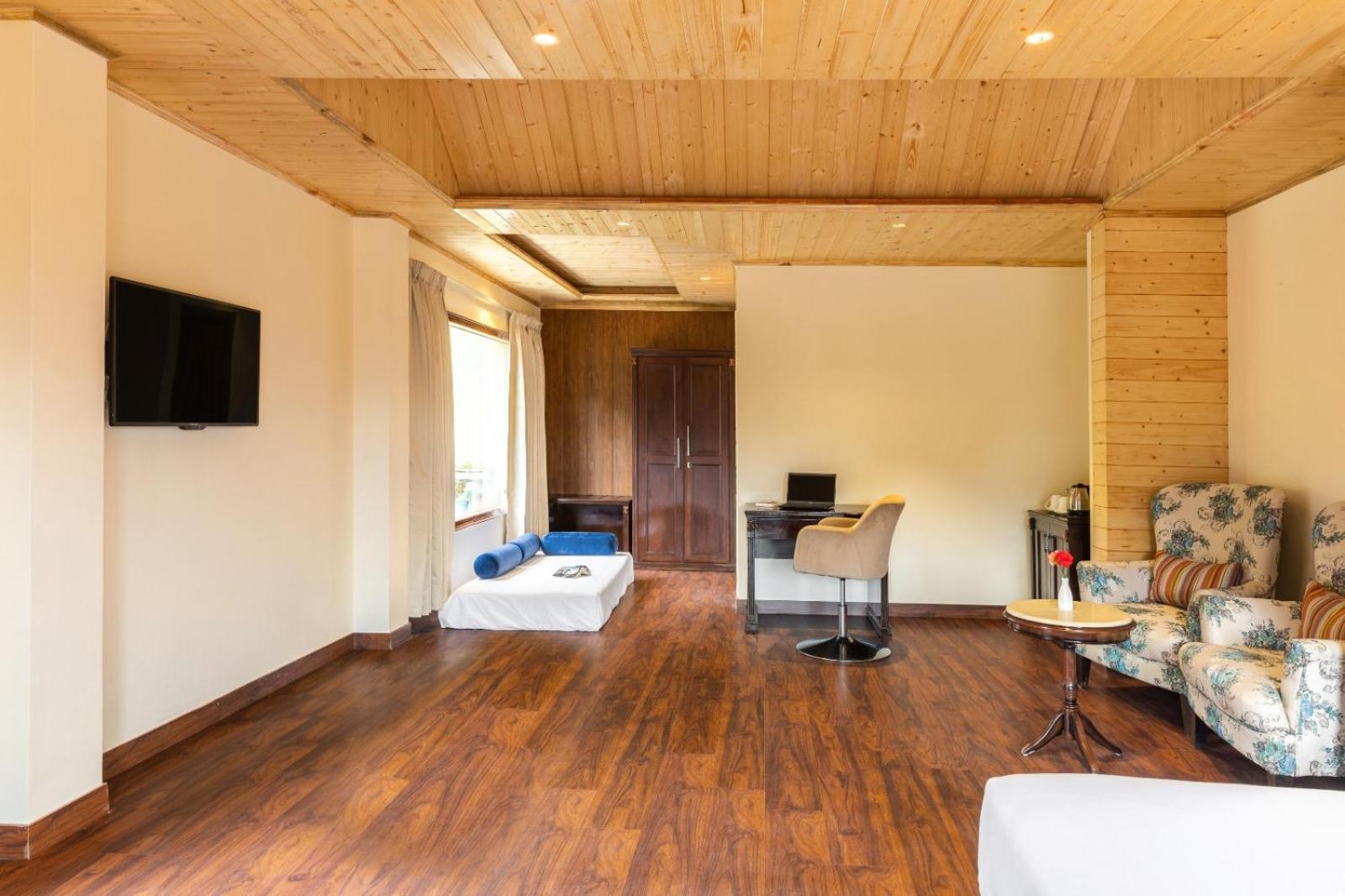 Resort Maple Chail
